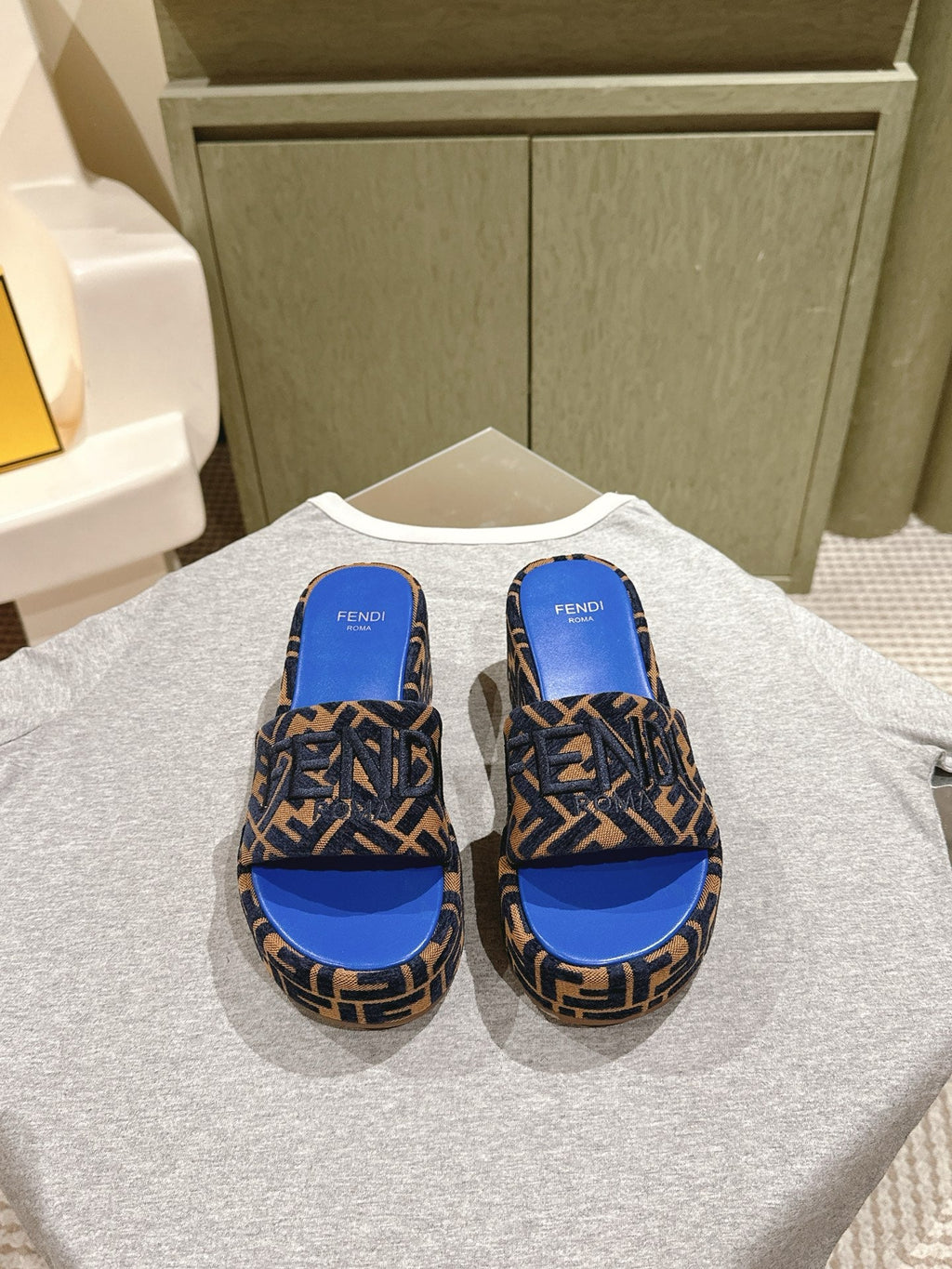 FENDI 26S PLATFORM SANDALS IN BROWN AND BLACK FABRIC STYLE 4