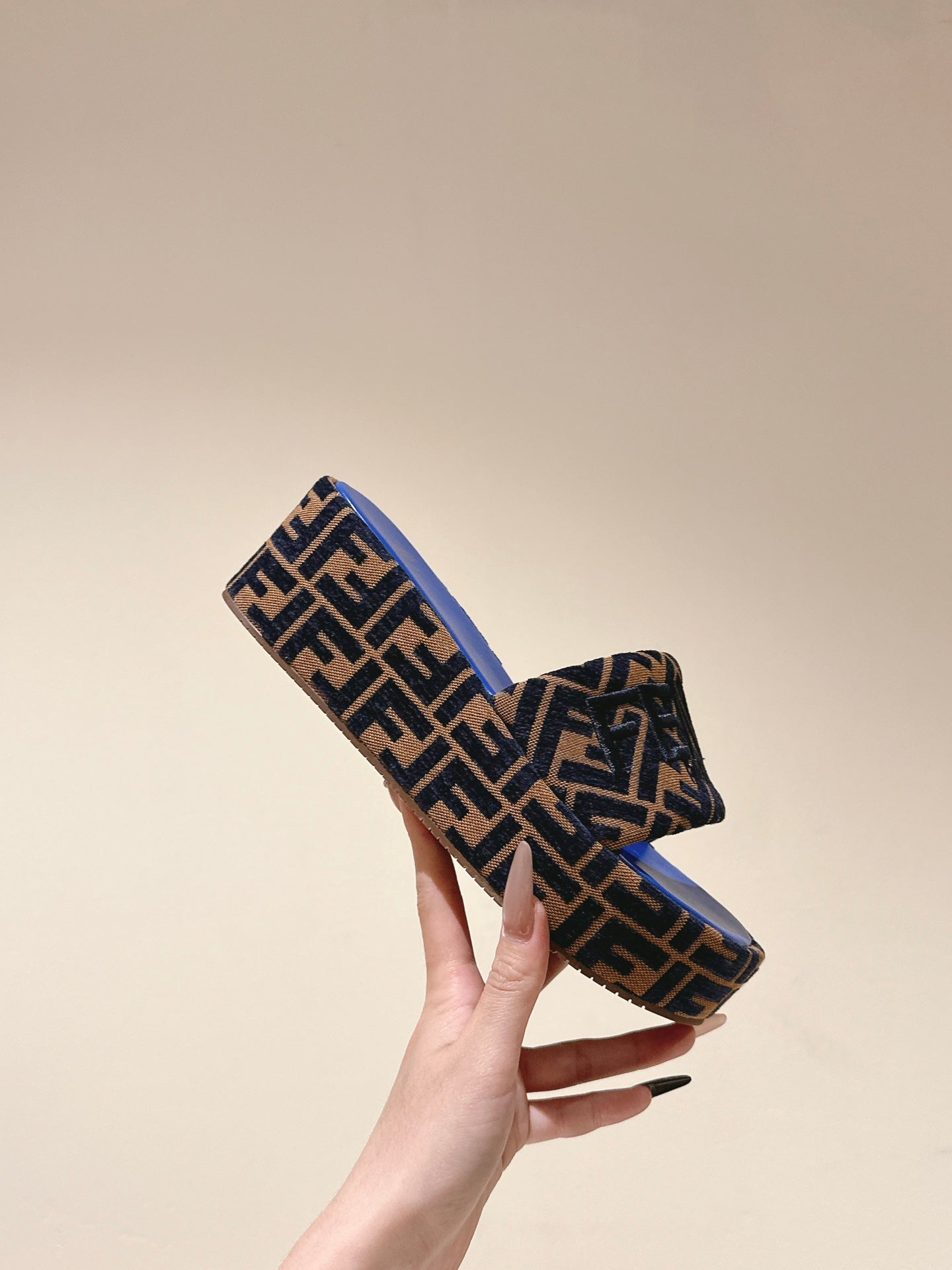 FENDI 26S PLATFORM SANDALS IN BROWN AND BLACK FABRIC STYLE 4