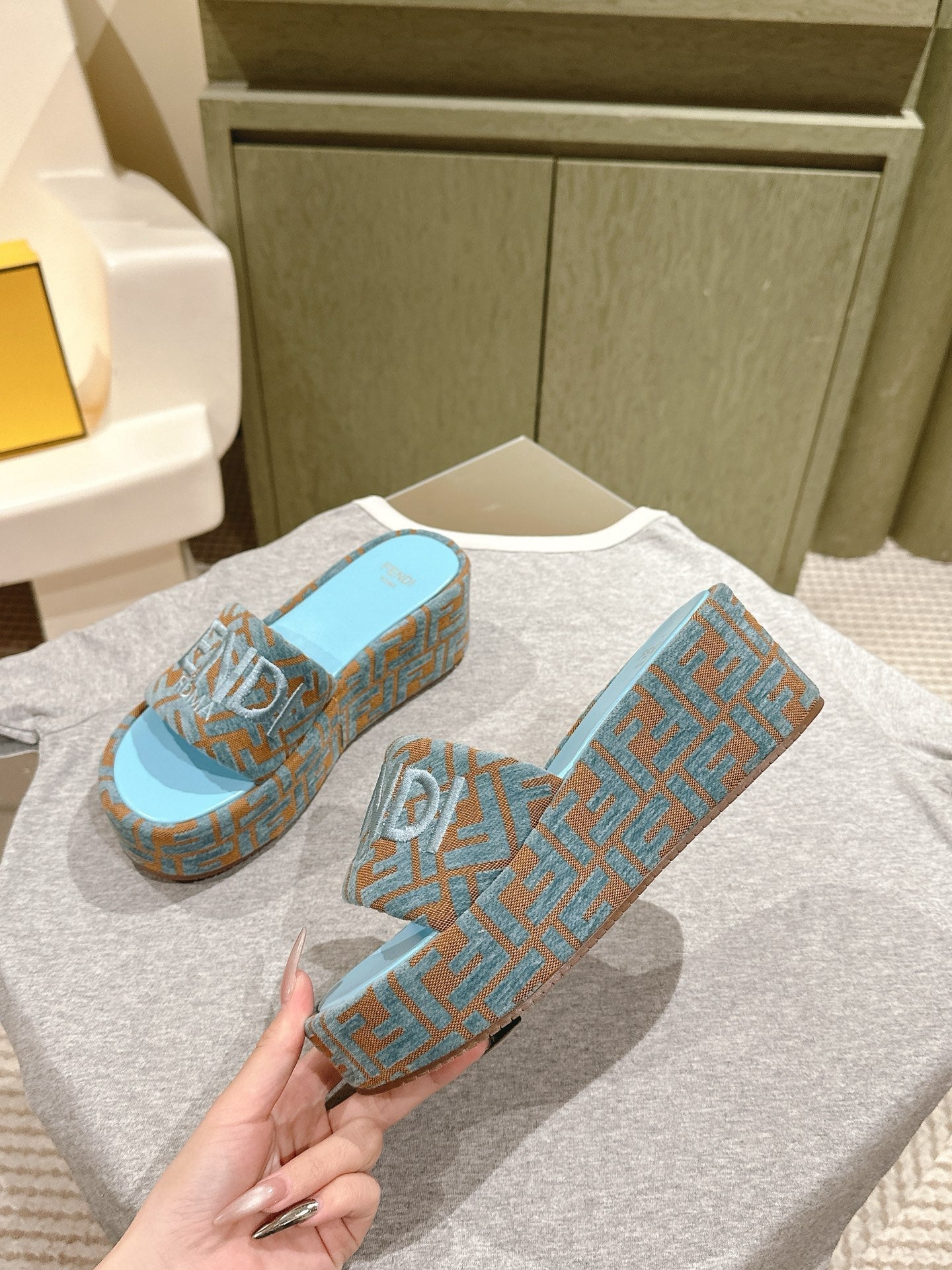 FENDI 26S PLATFORM SANDALS IN LIGHT BLUE AND BROWN FABRIC