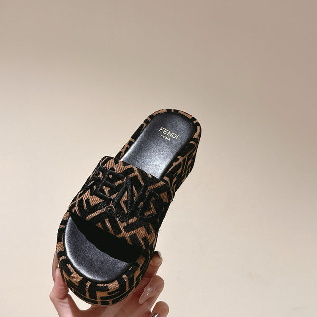 FENDI 26S PLATFORM SANDALS IN BROWN AND BLACK FABRIC STYLE 3
