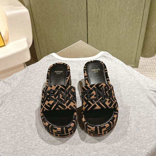 FENDI 26S PLATFORM SANDALS IN BROWN AND BLACK FABRIC STYLE 3