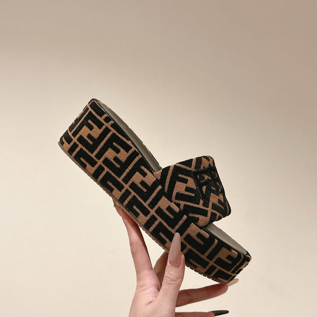 FENDI 26S PLATFORM SANDALS IN BROWN AND BLACK FABRIC STYLE 3