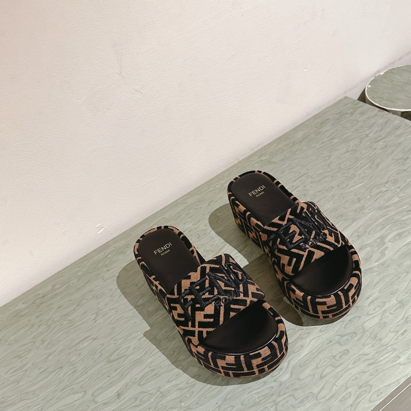 FENDI 26S PLATFORM SANDALS IN BROWN AND BLACK FABRIC STYLE 3