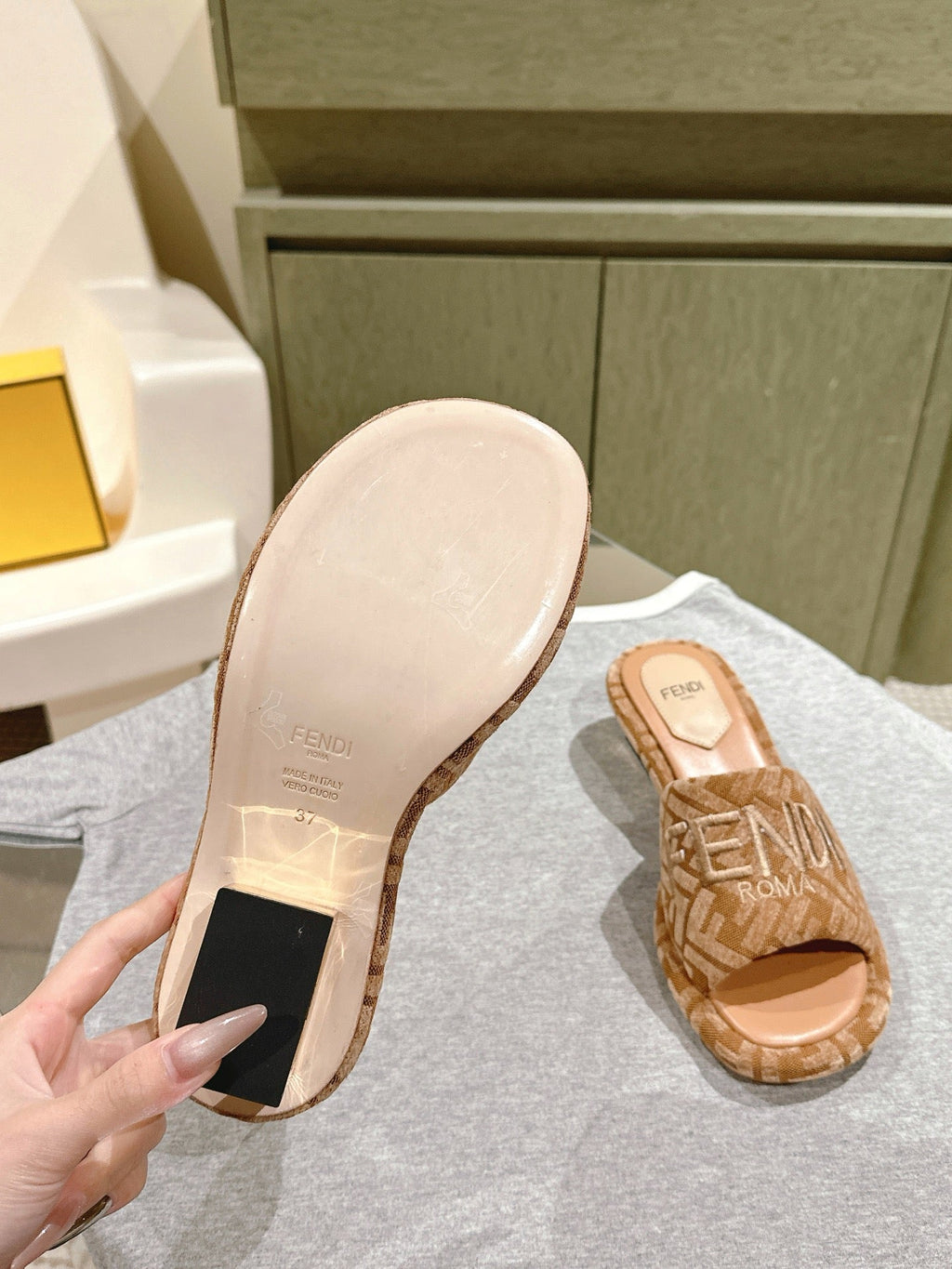 FENDI 26S HIGH SANDALS IN LIGHT BROWN FABRIC