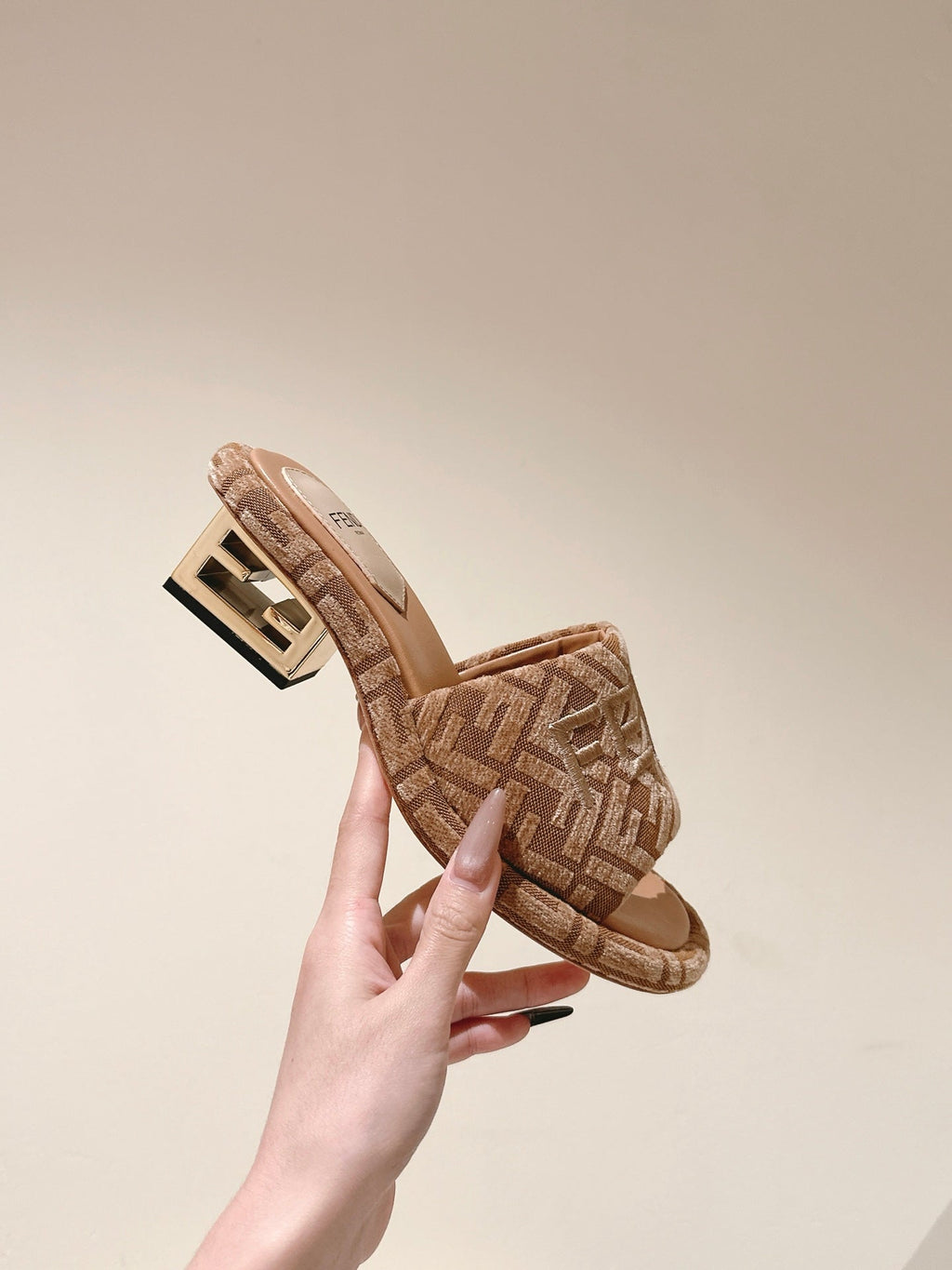 FENDI 26S HIGH SANDALS IN LIGHT BROWN FABRIC
