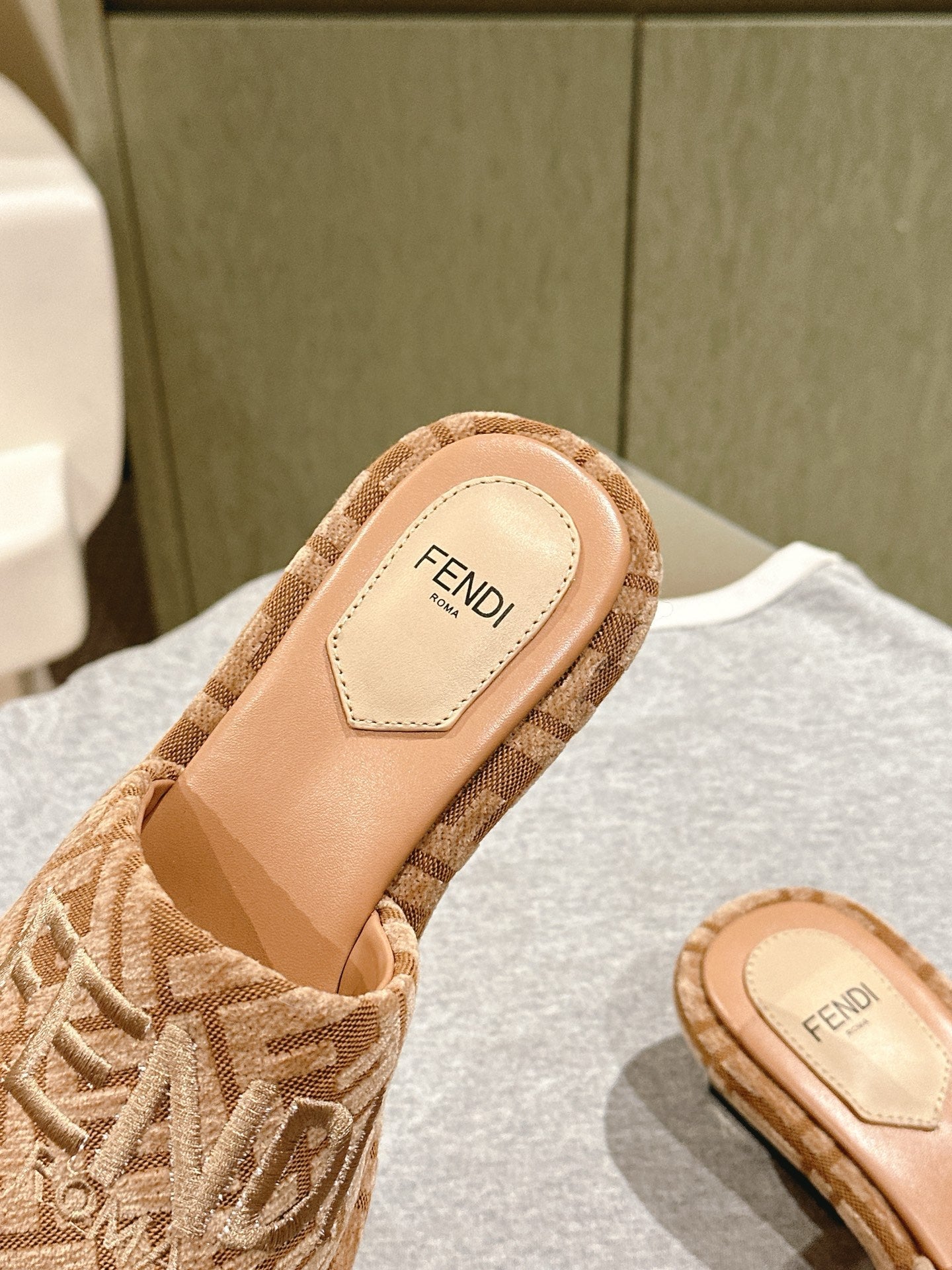 FENDI 26S HIGH SANDALS IN LIGHT BROWN FABRIC