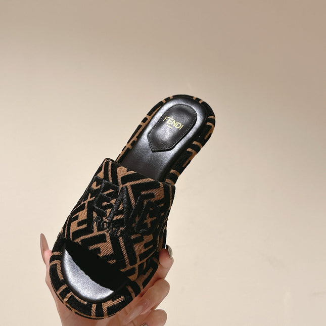 FENDI 26S HIGH SANDALS IN BROWN AND BLACK FABRIC STYLE 2