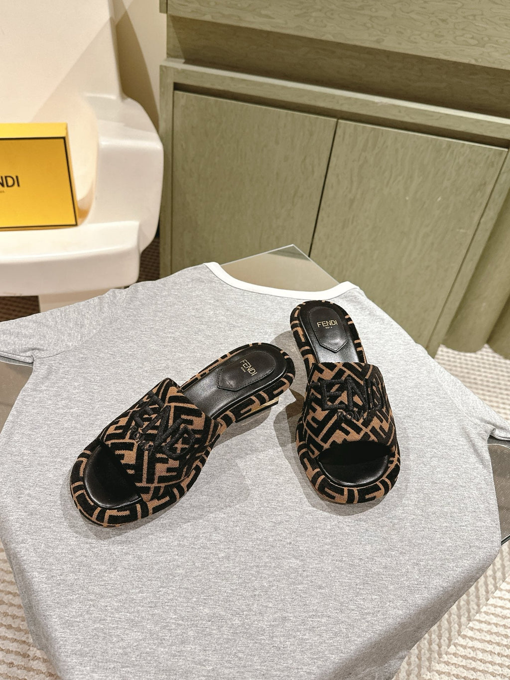 FENDI 26S HIGH SANDALS IN BROWN AND BLACK FABRIC STYLE 2