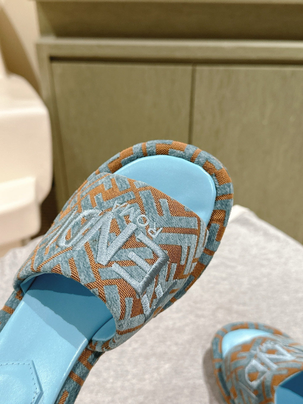 FENDI 26S HIGH SANDALS IN BLUE AND BROWN FABRIC