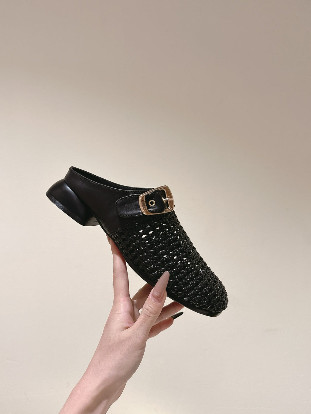 CHLOÉ 26S WOVEN MULES IN BLACK CALFSKIN