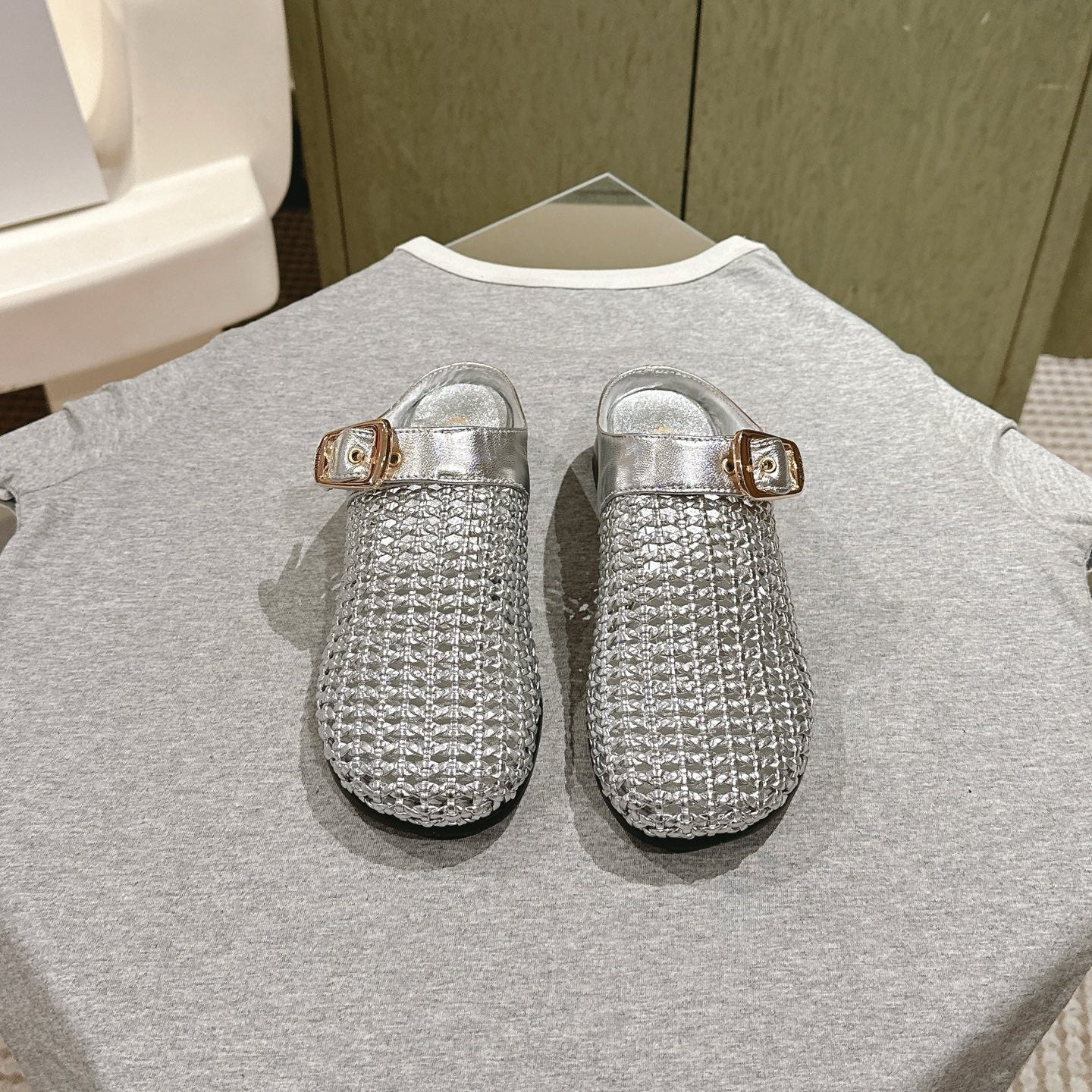 CHLOÉ 26S WOVEN MULES IN SILVER CALFSKIN