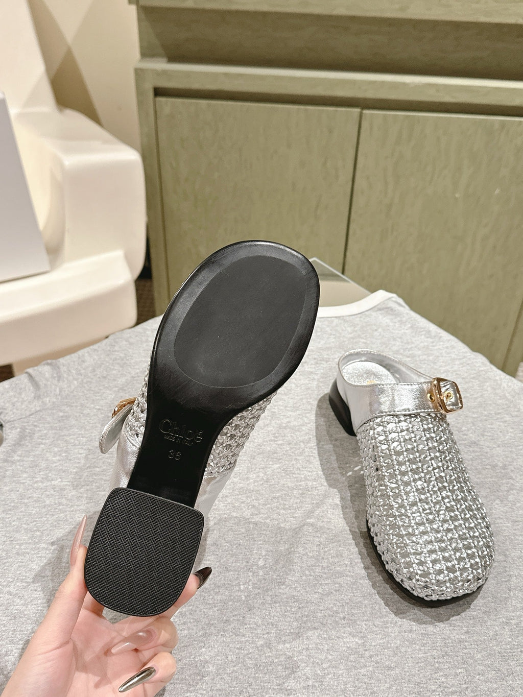 CHLOÉ 26S WOVEN MULES IN SILVER CALFSKIN