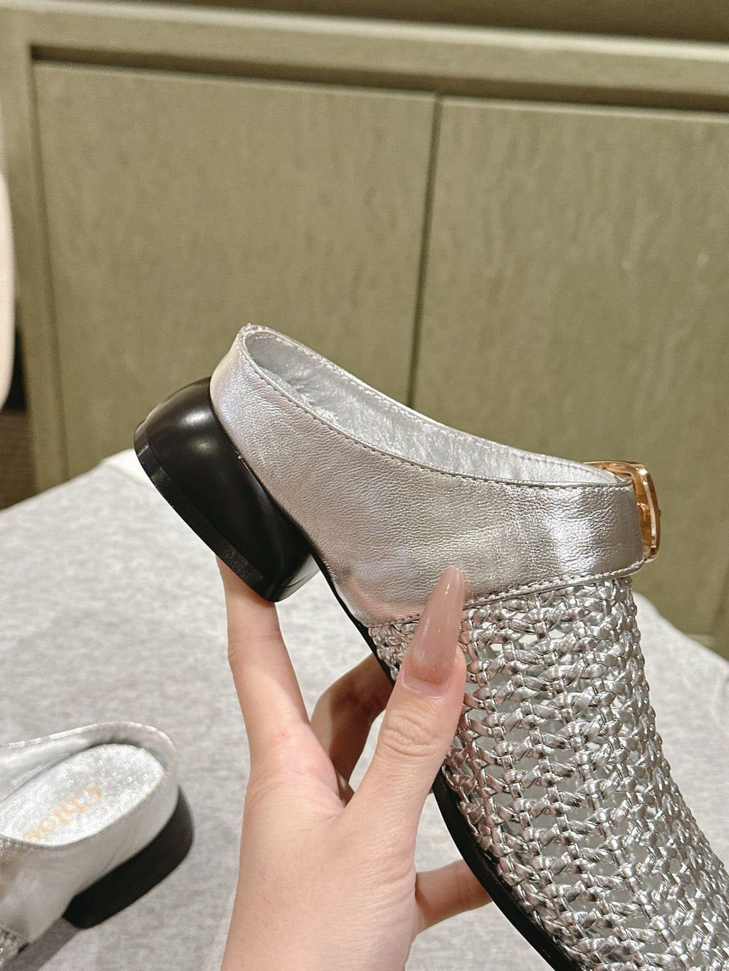 CHLOÉ 26S WOVEN MULES IN SILVER CALFSKIN