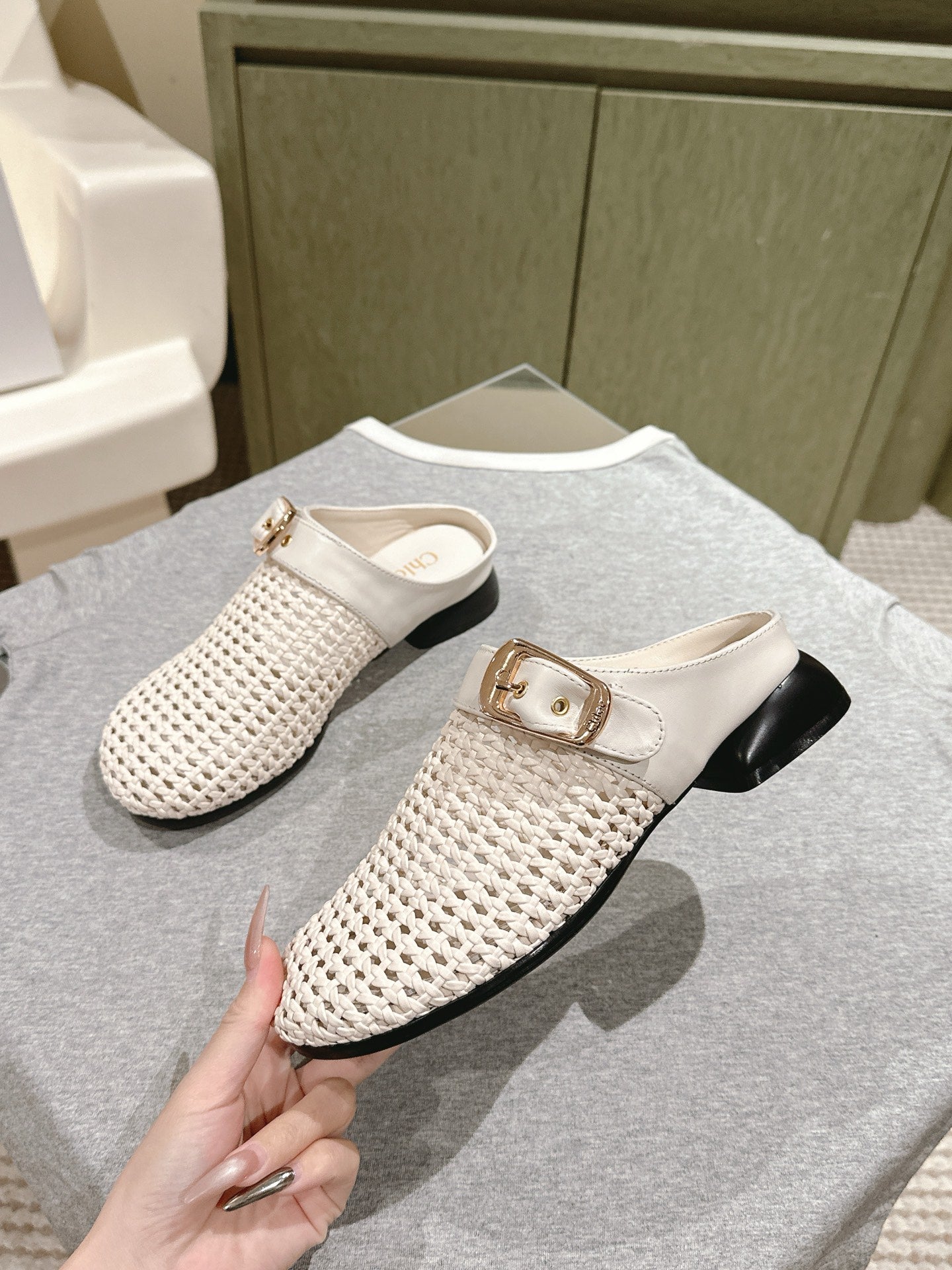 CHLOÉ 26S WOVEN MULES IN LIGHT BEIGE CALFSKIN