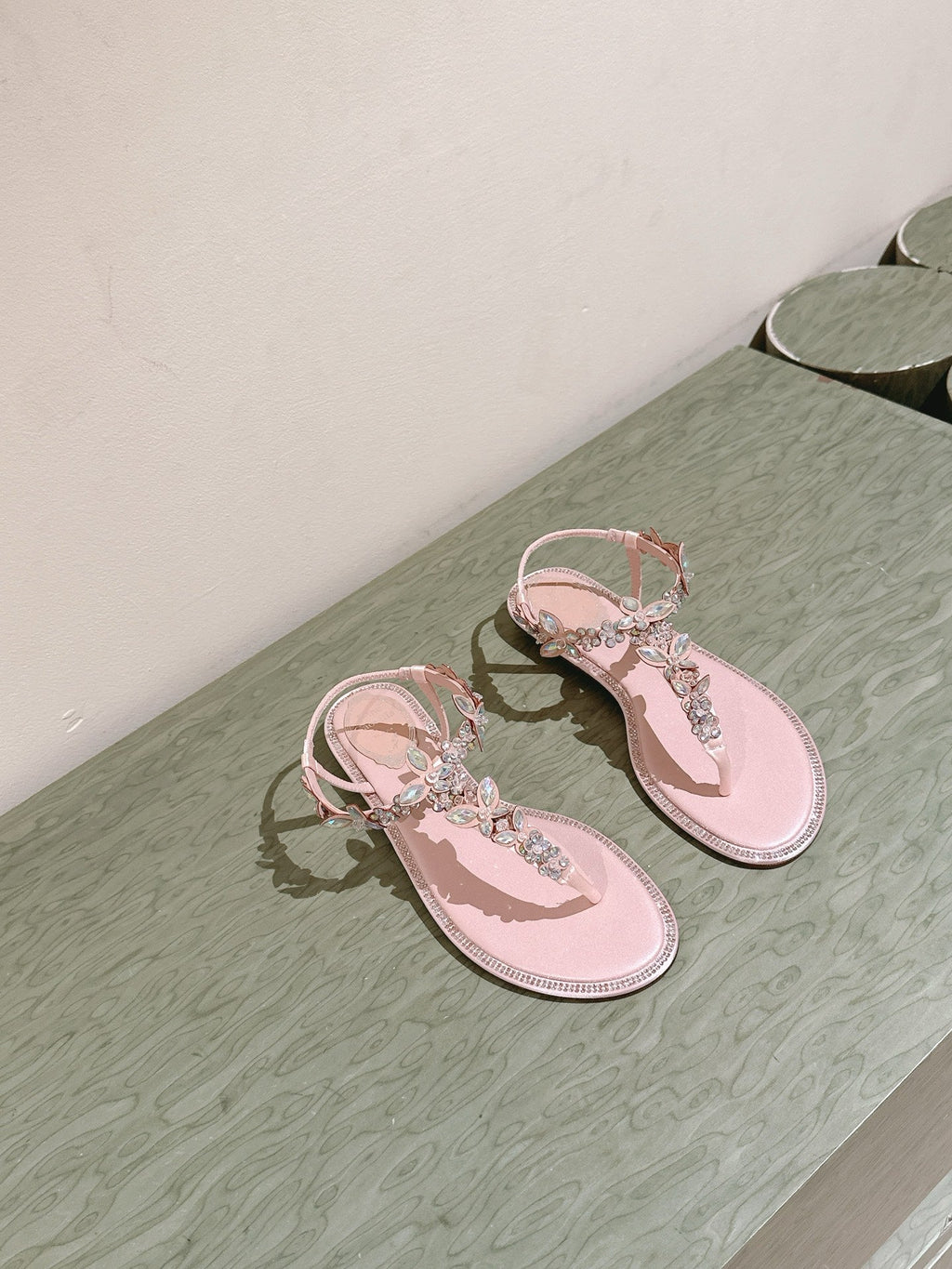 RENE CAOVILLA 26S THONG SANDALS IN NUDE PINK LAMBSKIN WITH CRYSTAL