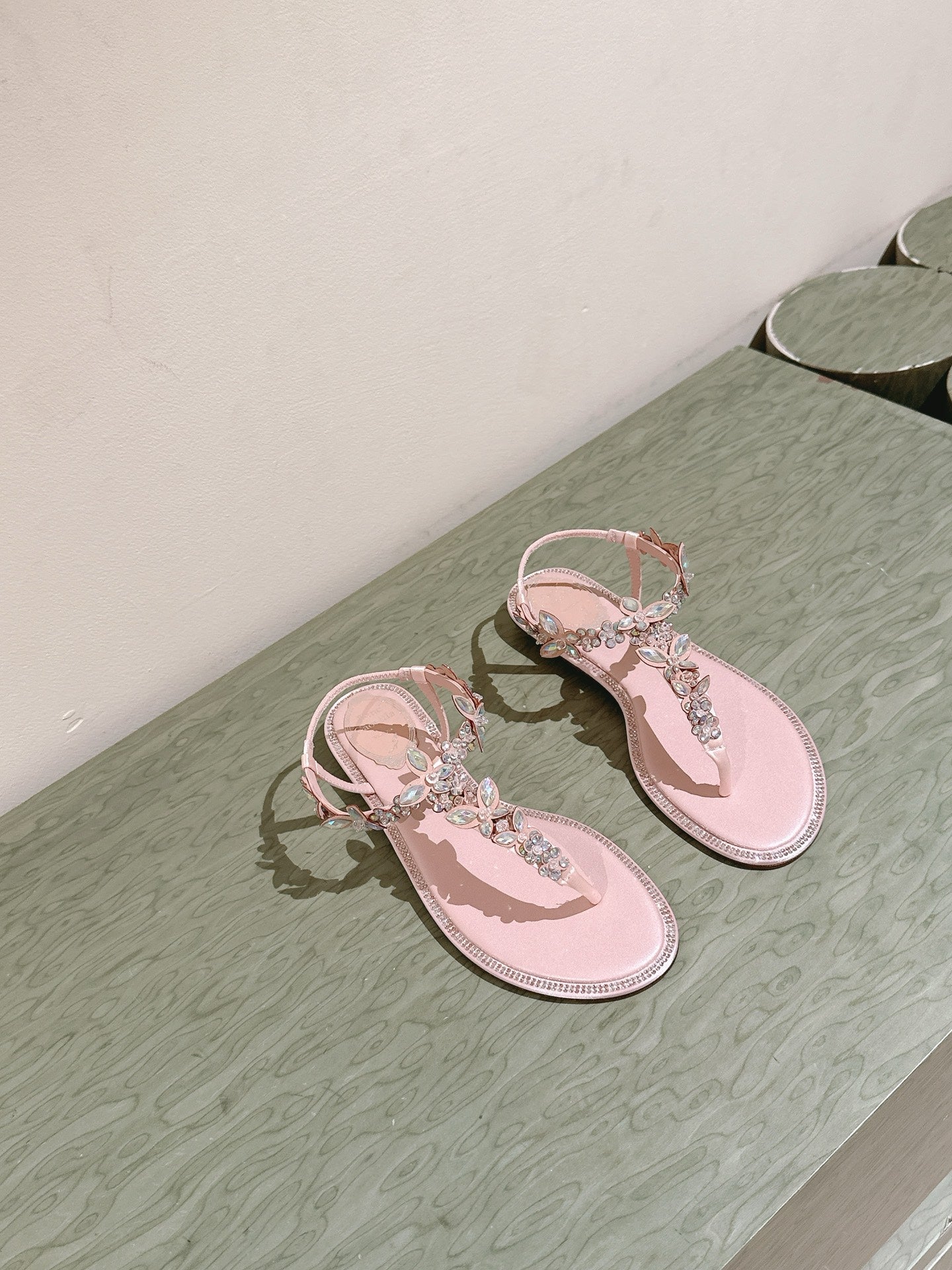 RENE CAOVILLA 26S THONG SANDALS IN NUDE PINK LAMBSKIN WITH CRYSTAL