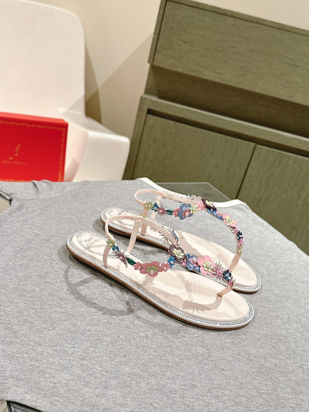 RENE CAOVILLA 26S THONG SANDALS IN NUDE PINK LAMBSKIN FLORAL EMBELLISHED STRAP