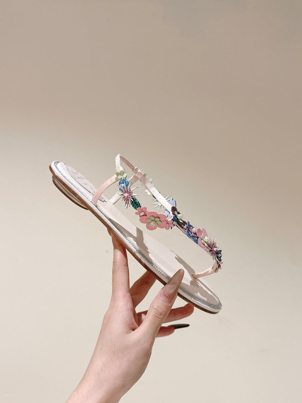 RENE CAOVILLA 26S THONG SANDALS IN NUDE PINK LAMBSKIN FLORAL EMBELLISHED STRAP
