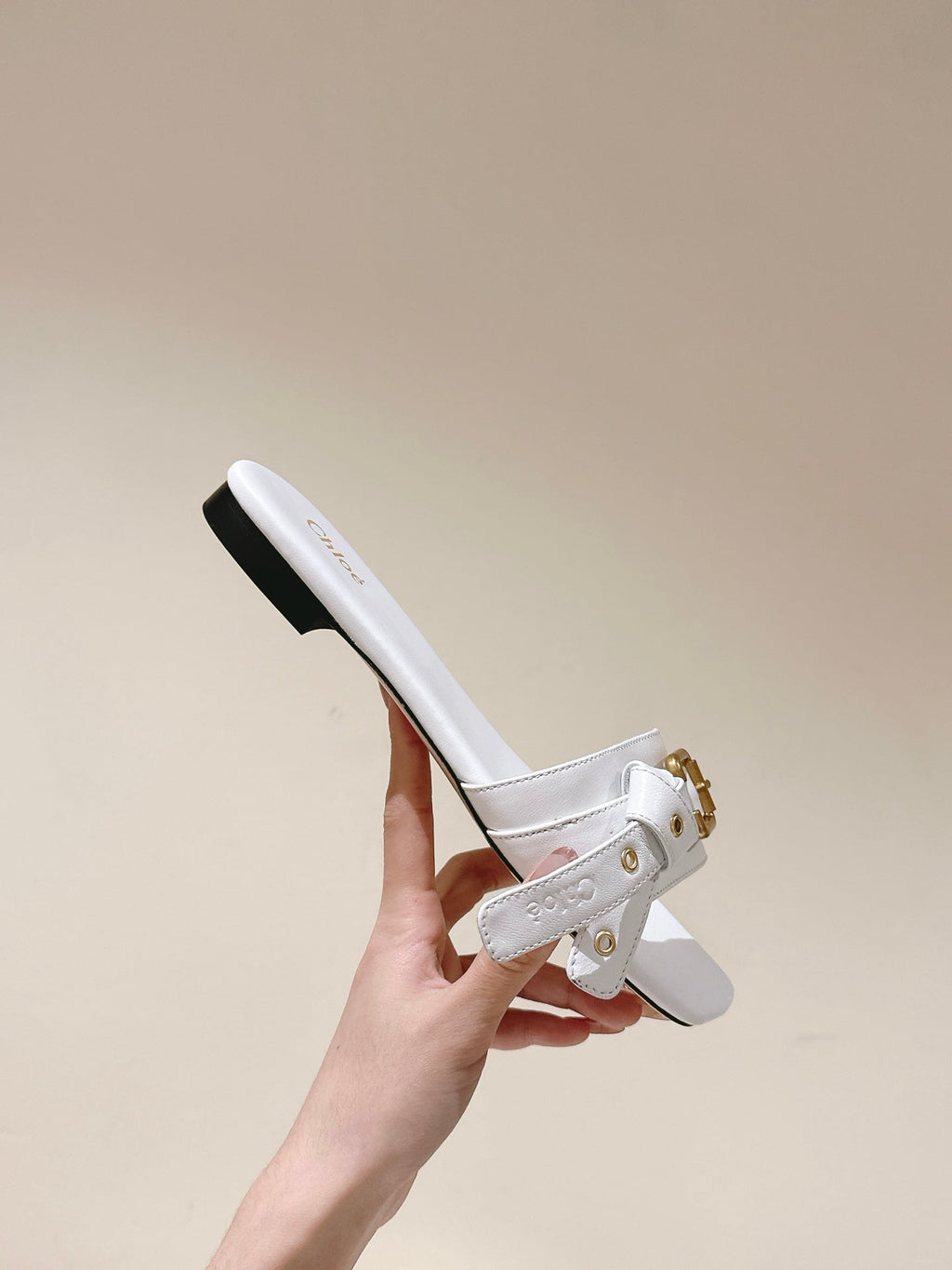 CHLOÉ 26S SLIDE SANDALS IN WHITE LAMBSKIN