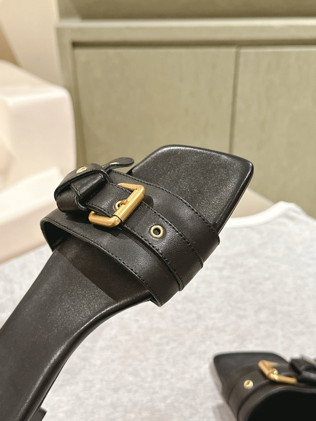 CHLOÉ 26S SLIDE SANDALS IN BLACK LAMBSKIN