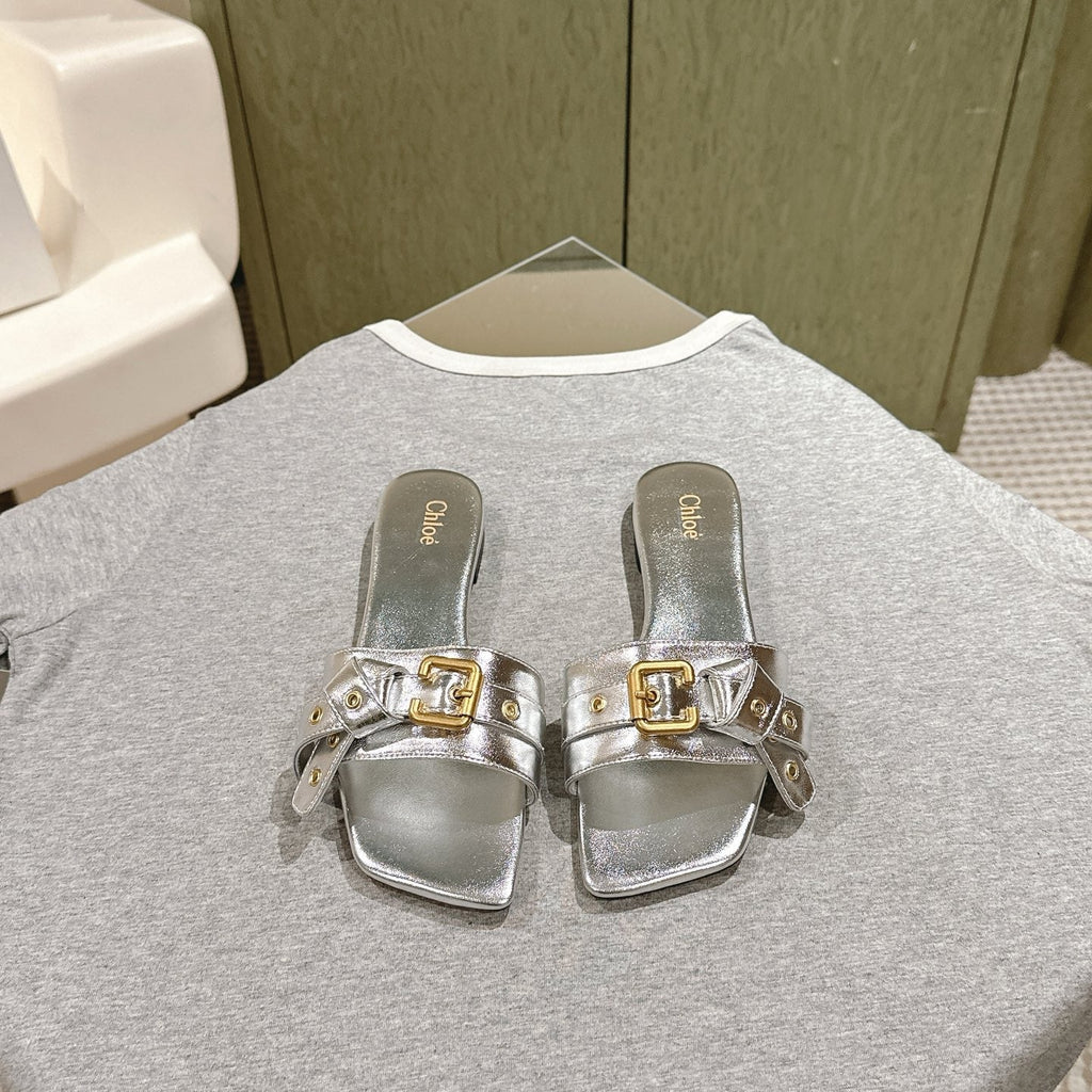 CHLOÉ 26S SLIDE SANDALS IN SILVER LAMBSKIN