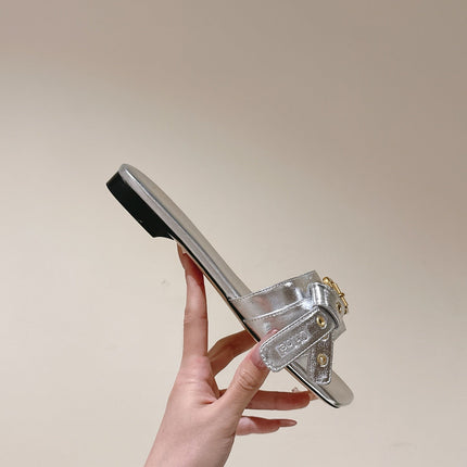 CHLOÉ 26S SLIDE SANDALS IN SILVER LAMBSKIN