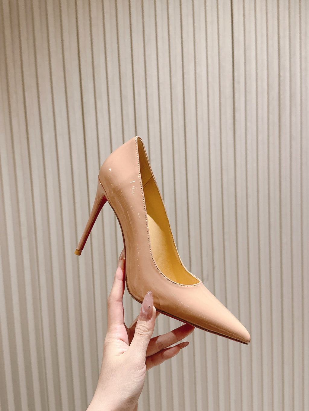 SPORTY KATE PUMPS 95MM IN BEIGE GLOSSY CALFSKIN