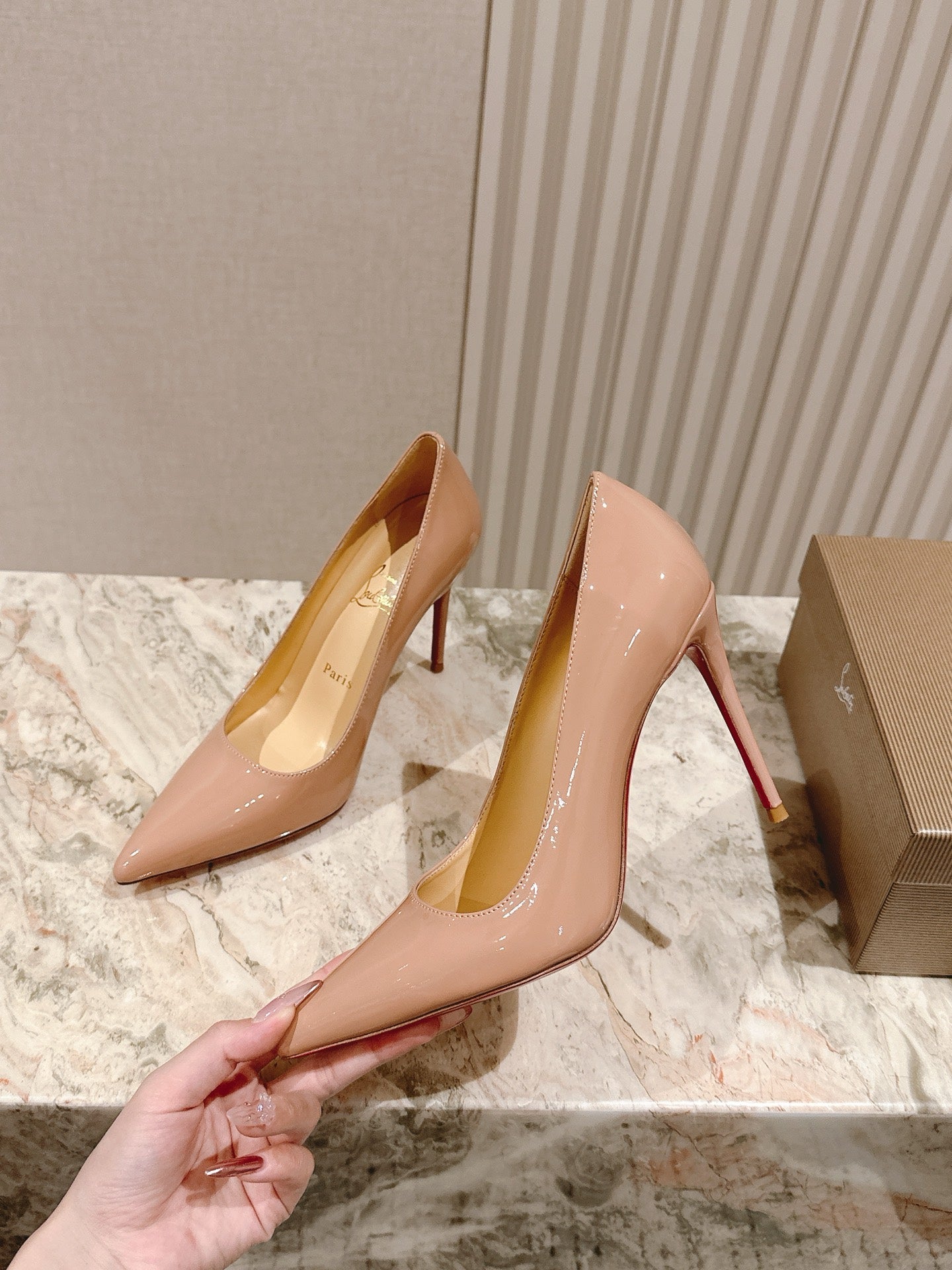 SPORTY KATE PUMPS 95MM IN BEIGE GLOSSY CALFSKIN