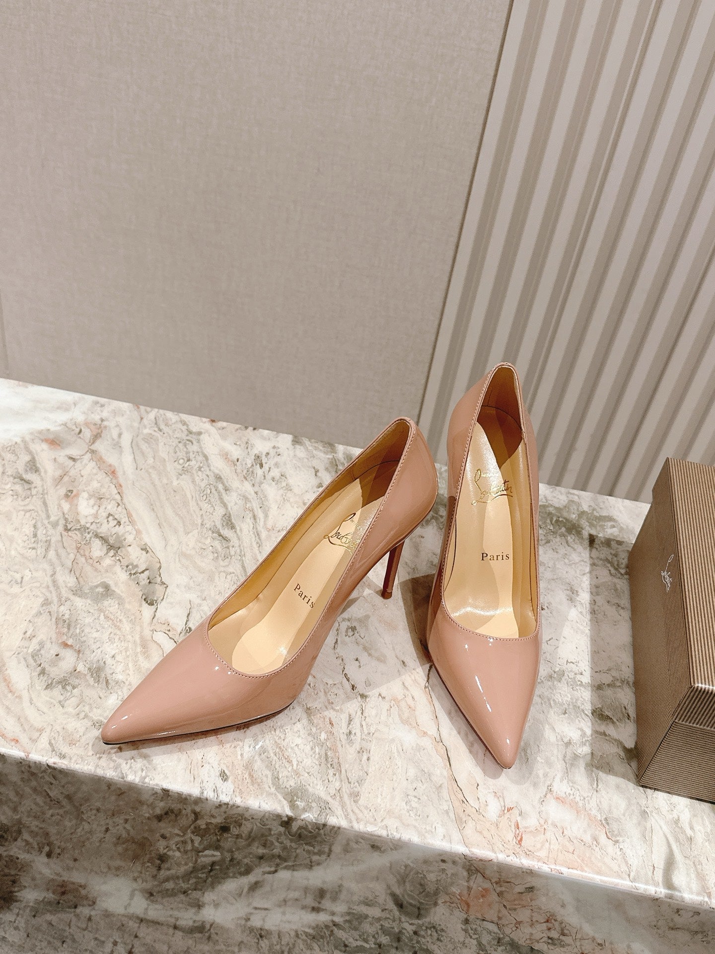SPORTY KATE PUMPS 95MM IN BEIGE GLOSSY CALFSKIN