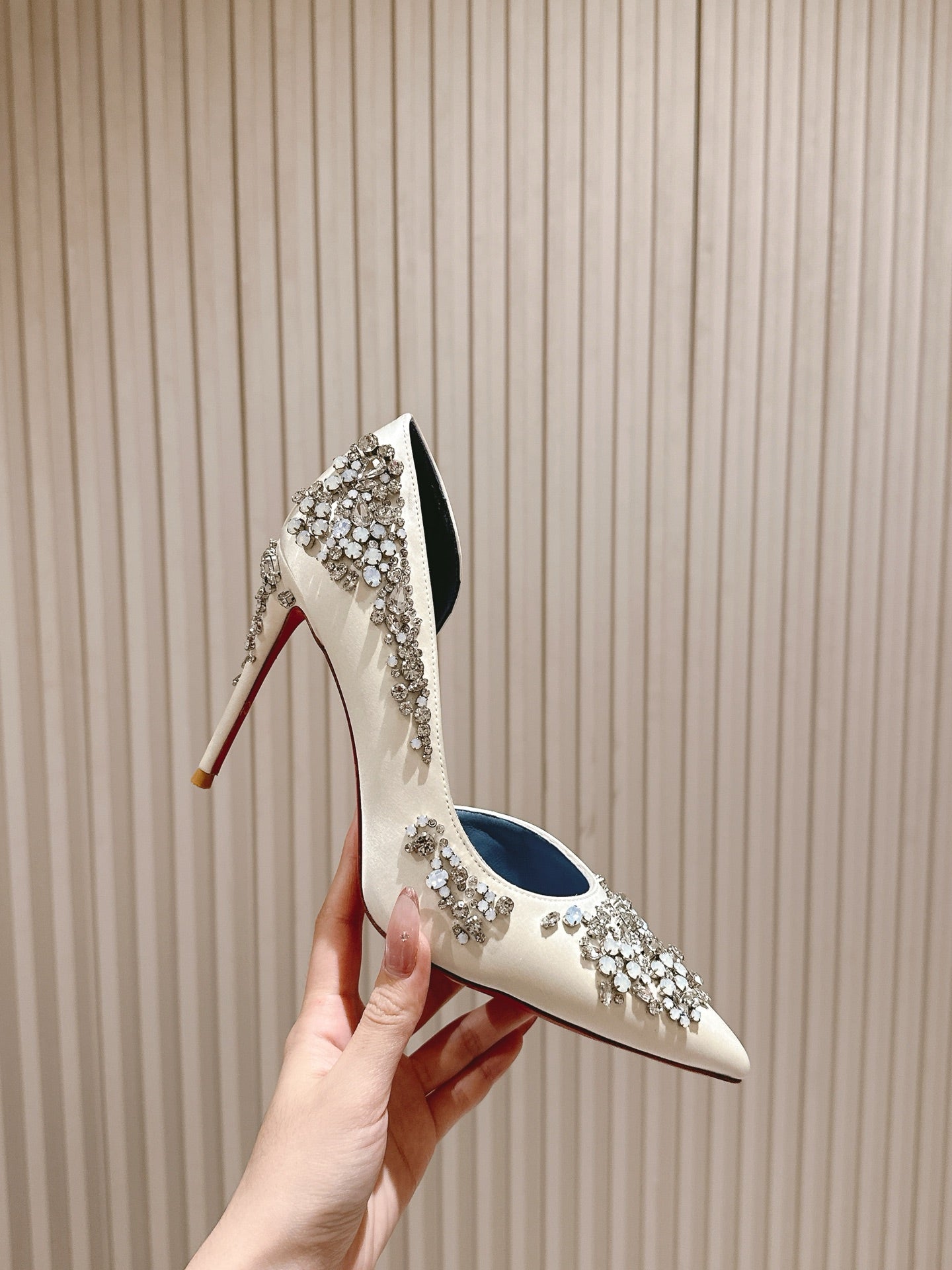 STUDDED RHINESTONE IRIZA PUMPS 105MM IN WHITE SATIN