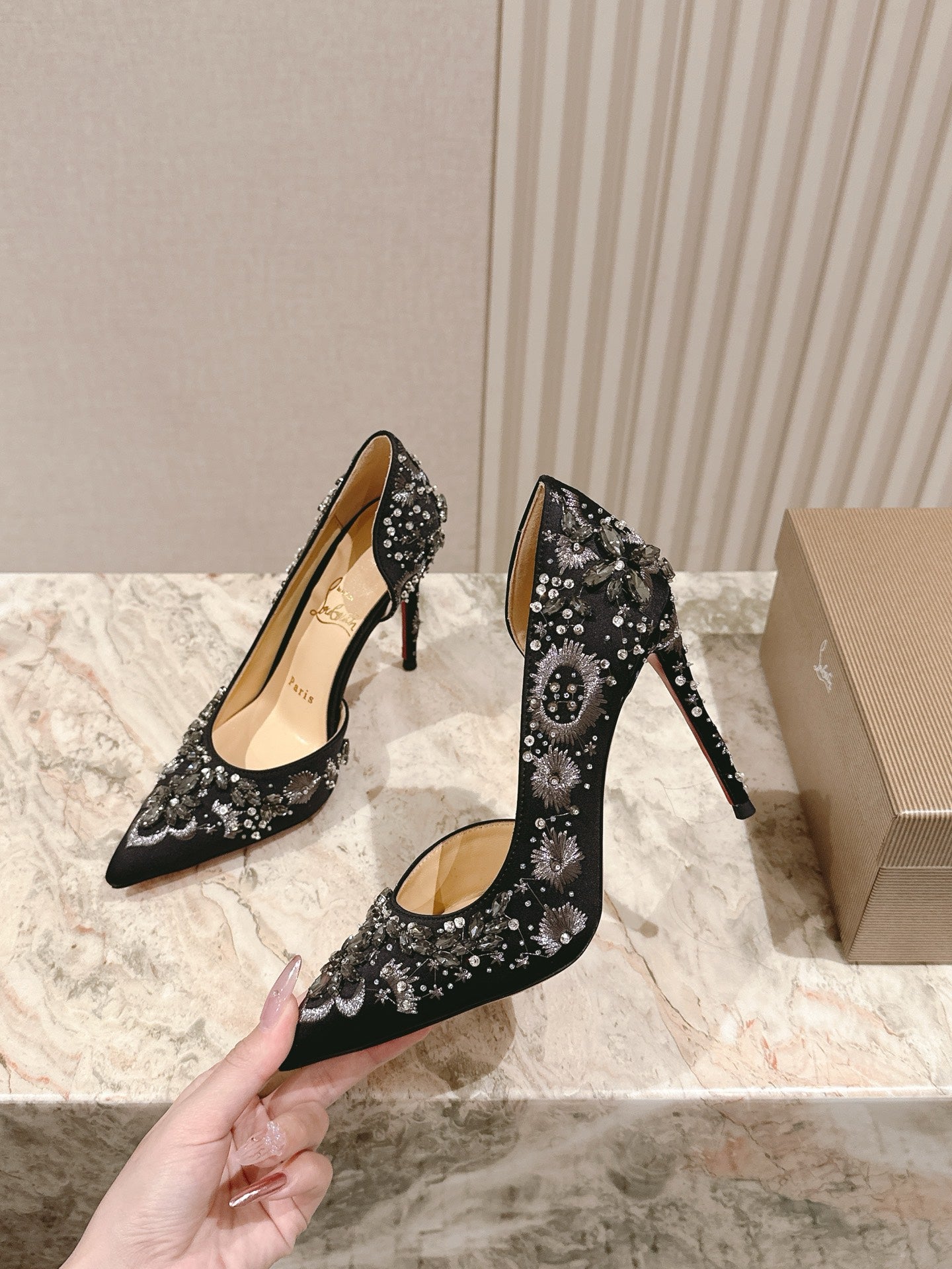 EMBROIDERED GLITTER IRIZA PUMPS 105MM IN BLACK SATIN