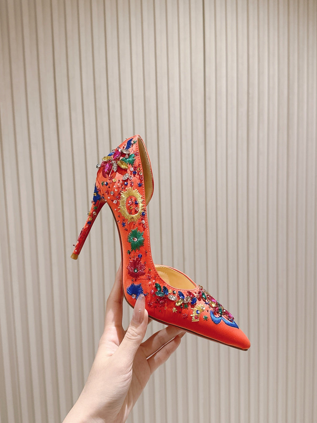 COLORFUL EMBROIDERED IRIZA PUMPS 105MM IN CORAL SATIN