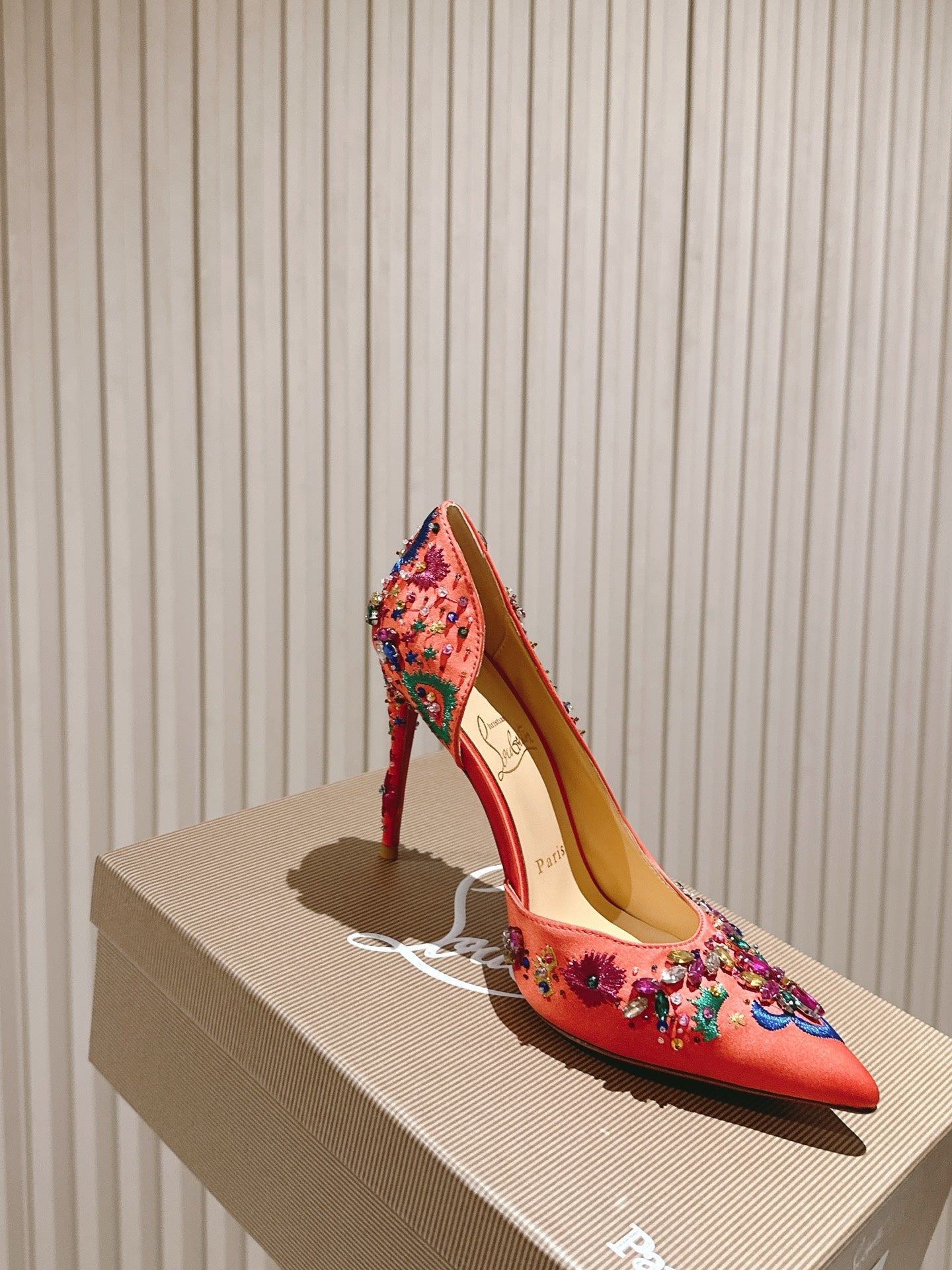 COLORFUL EMBROIDERED IRIZA PUMPS 105MM IN CORAL SATIN