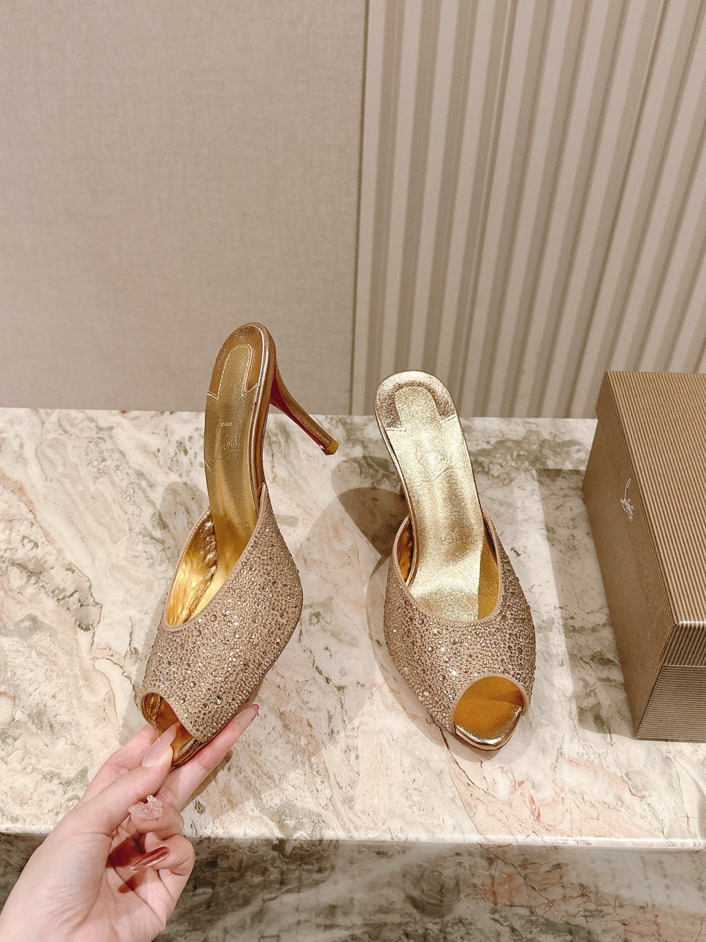 DOLLY STRASS SOLE SLIDE SANDALS 85MM IN GOLD-TONE CALFSKIN