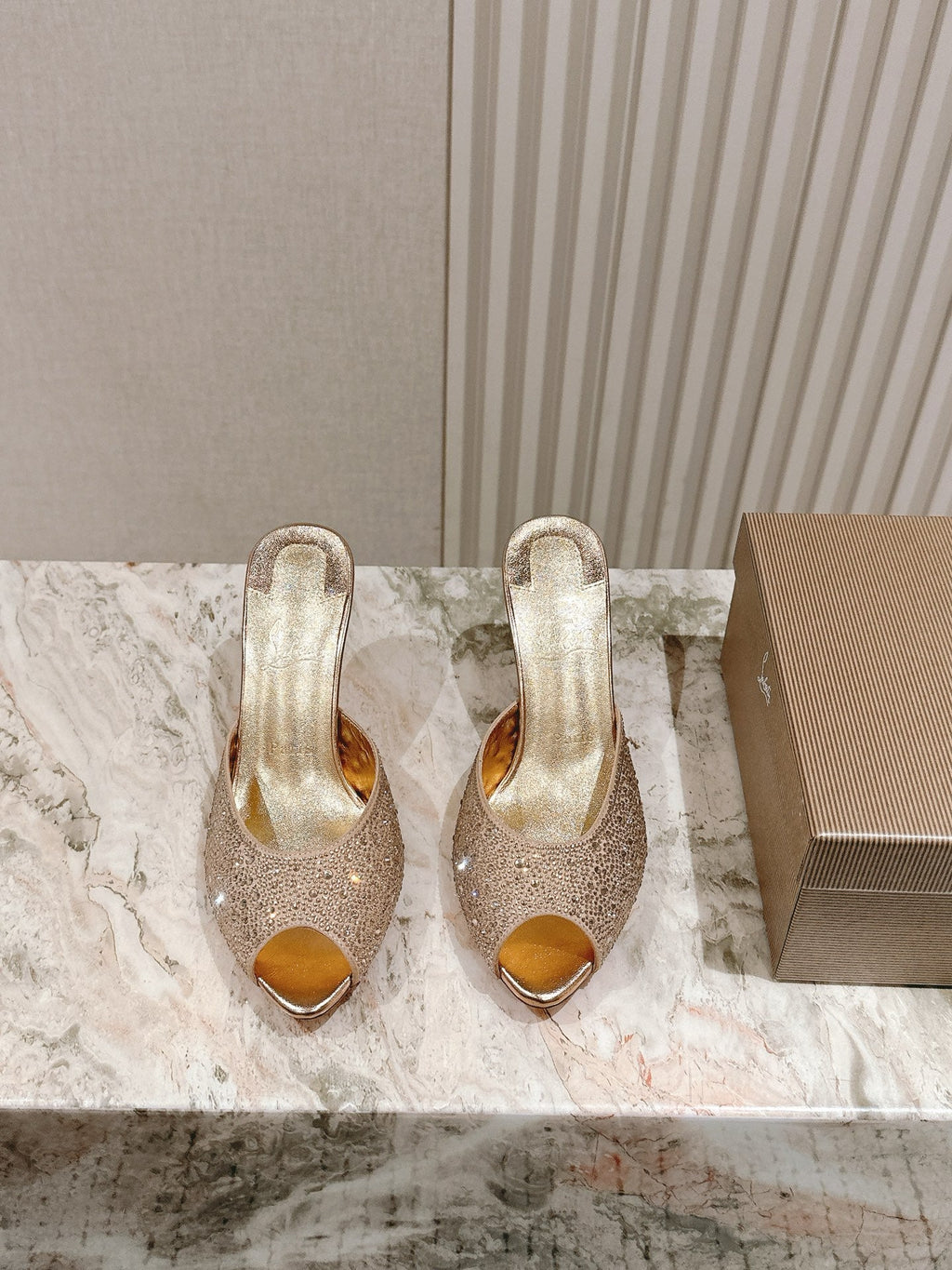 DOLLY STRASS SOLE SLIDE SANDALS 85MM IN GOLD-TONE CALFSKIN