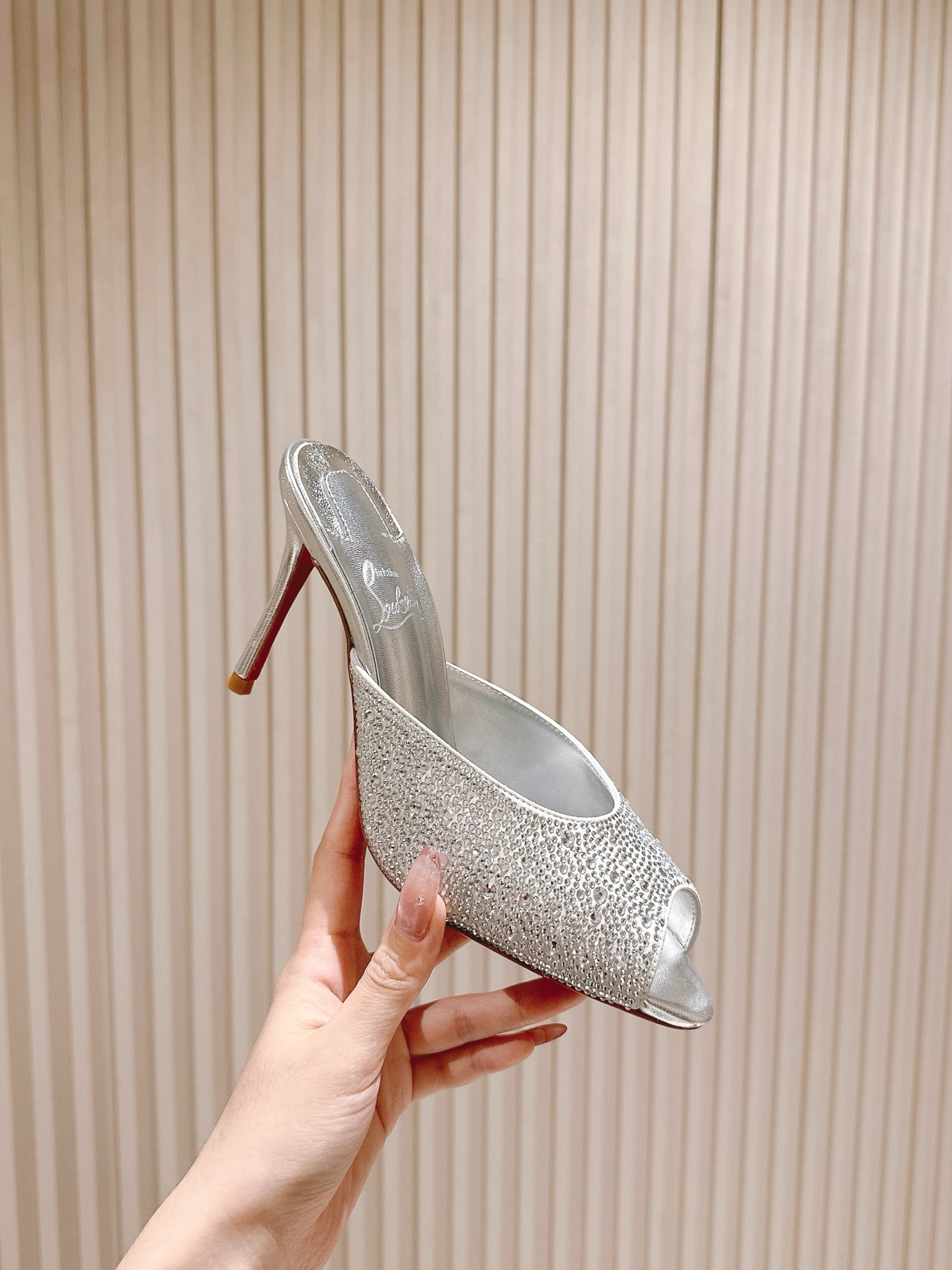 DOLLY STRASS SOLE SLIDE SANDALS 85MM IN SILVER-TONE CALFSKIN