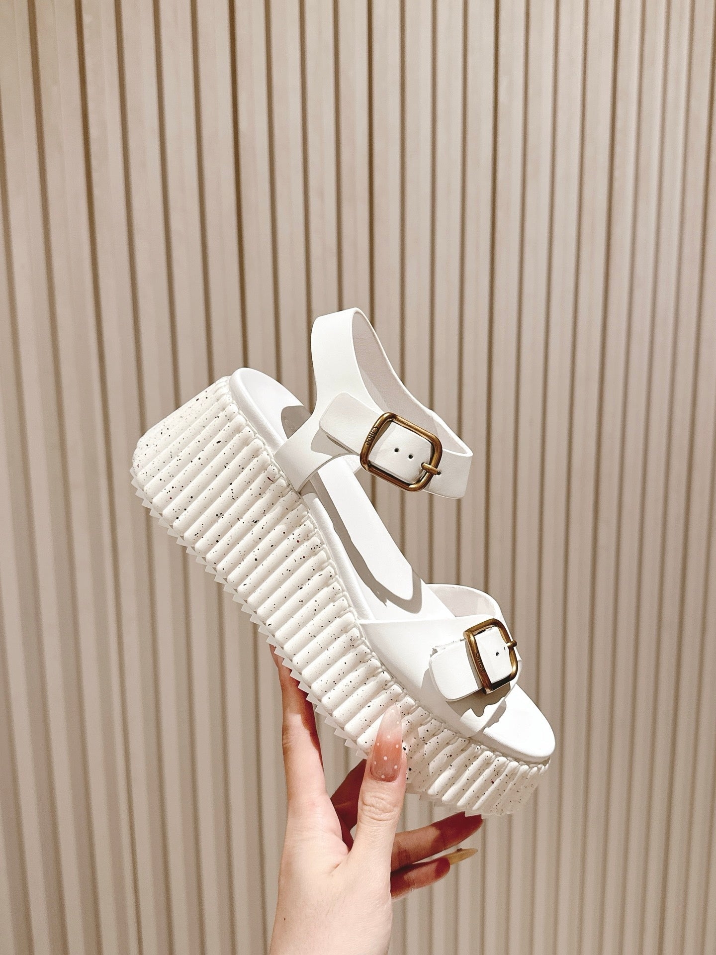 CHLOÉ 26S HIGH-HEELED SANDALS IN WHITE LAMBSKIN WITH GOLD HARDWARE
