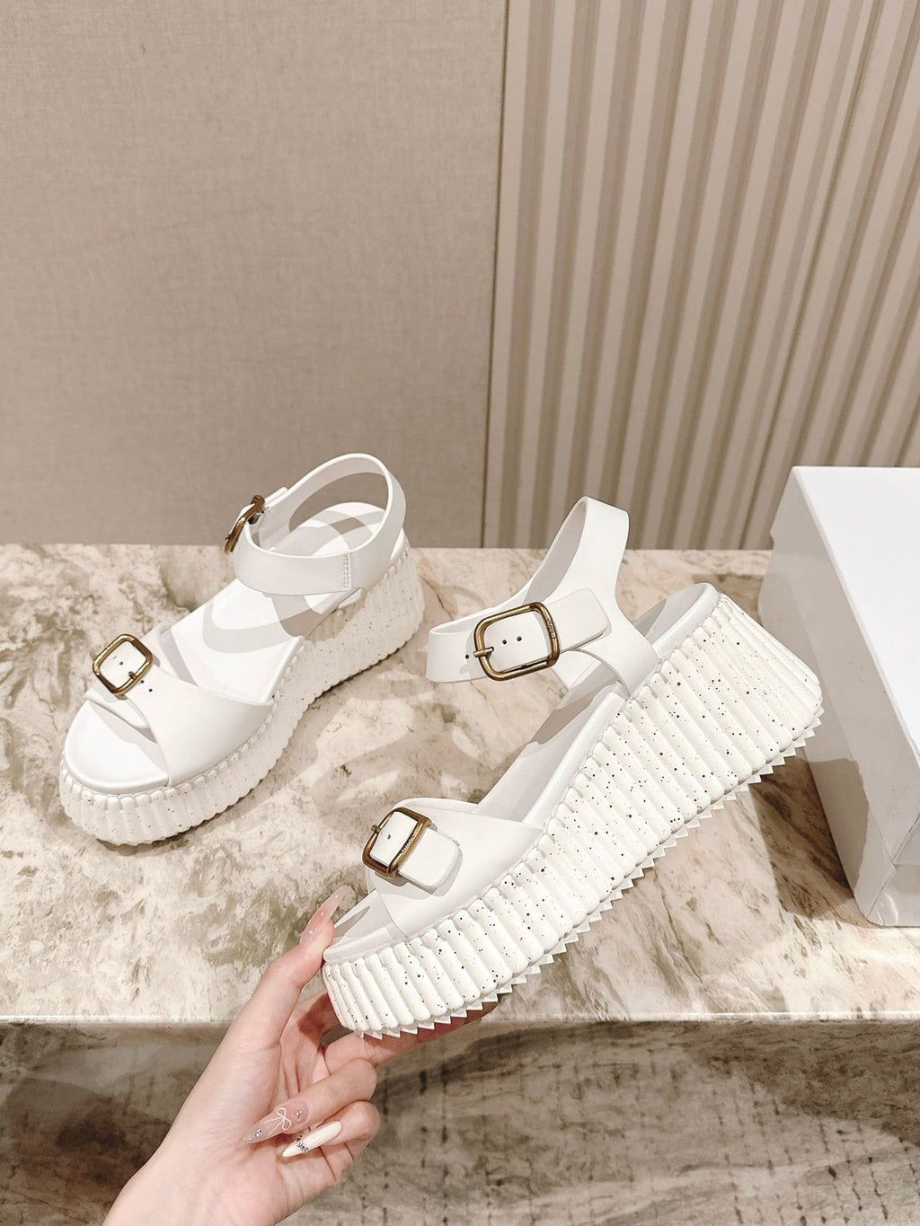 CHLOÉ 26S HIGH-HEELED SANDALS IN WHITE LAMBSKIN WITH GOLD HARDWARE