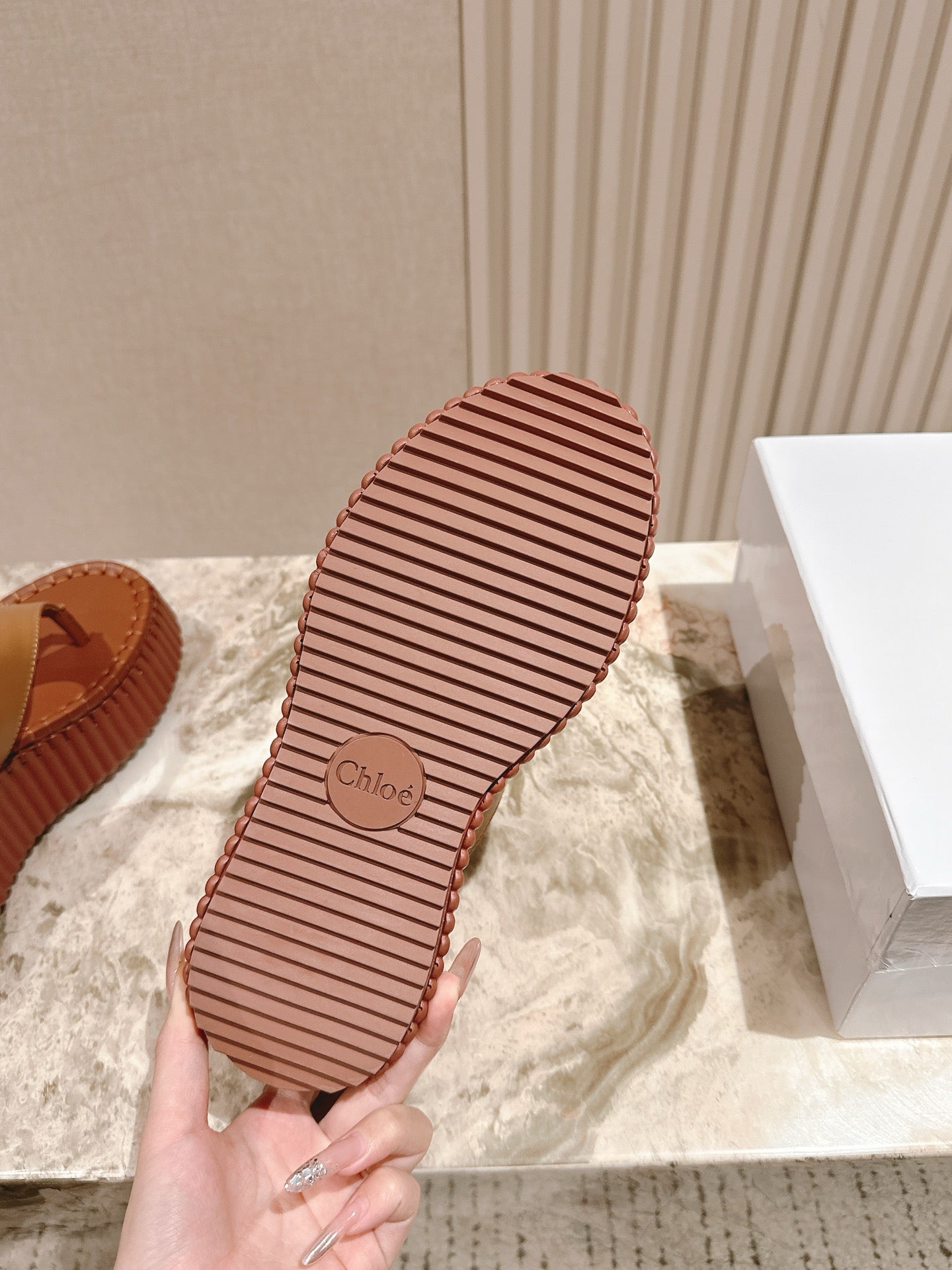 CHLOÉ 26S PLATFORM FLIP-FLOPS IN BROWN LAMBSKIN