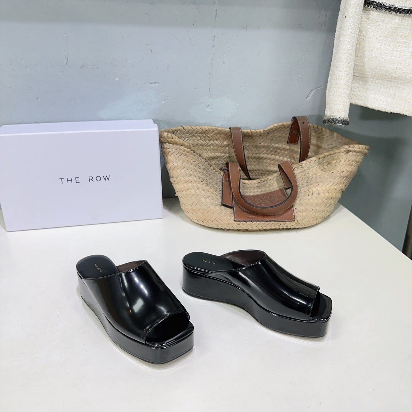 EMI FLATFORM SANDALS IN BLACK SHINY CALFSKIN