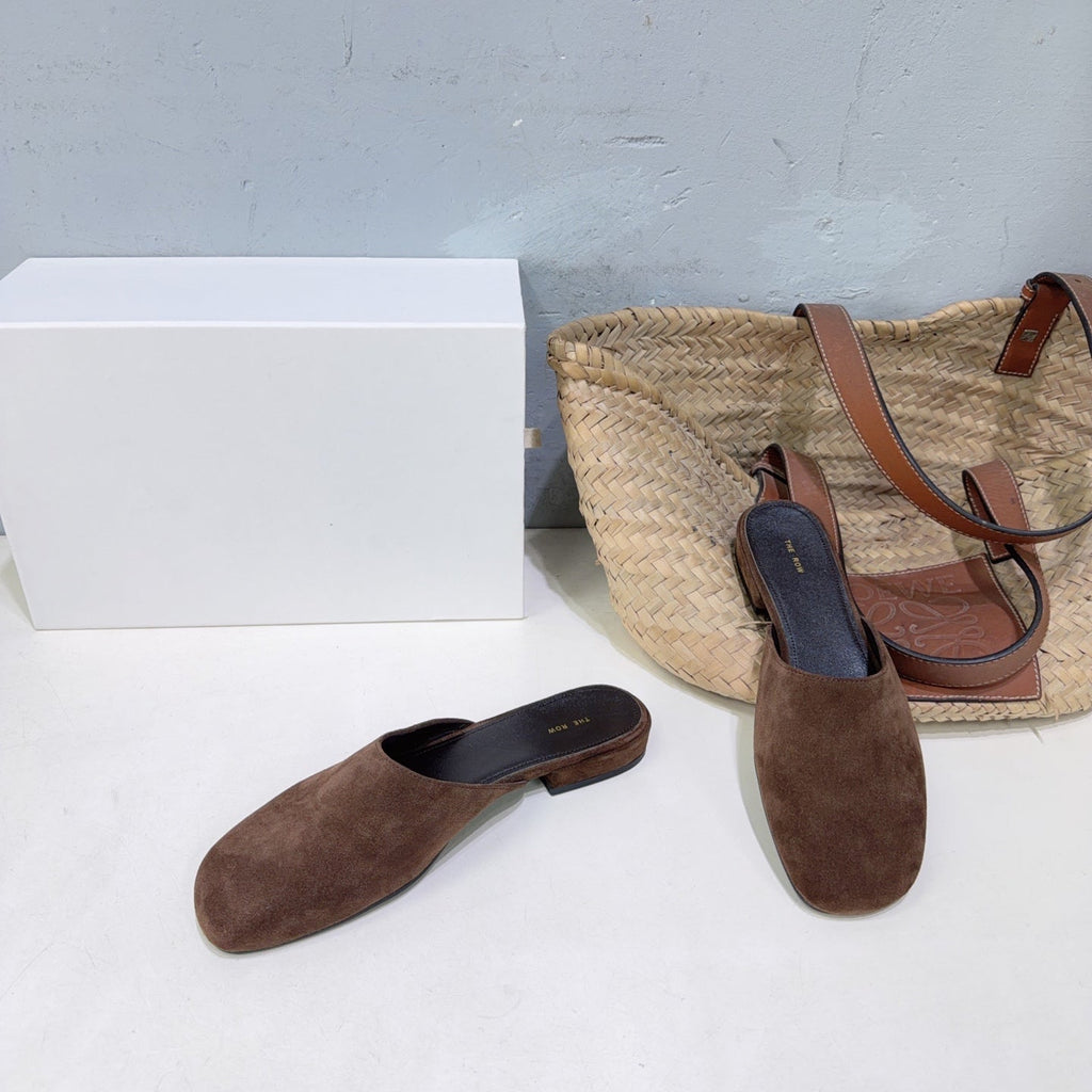 THE ROW 26S ROUND TOE MULES IN CHOCOLATE BROWN SUEDE