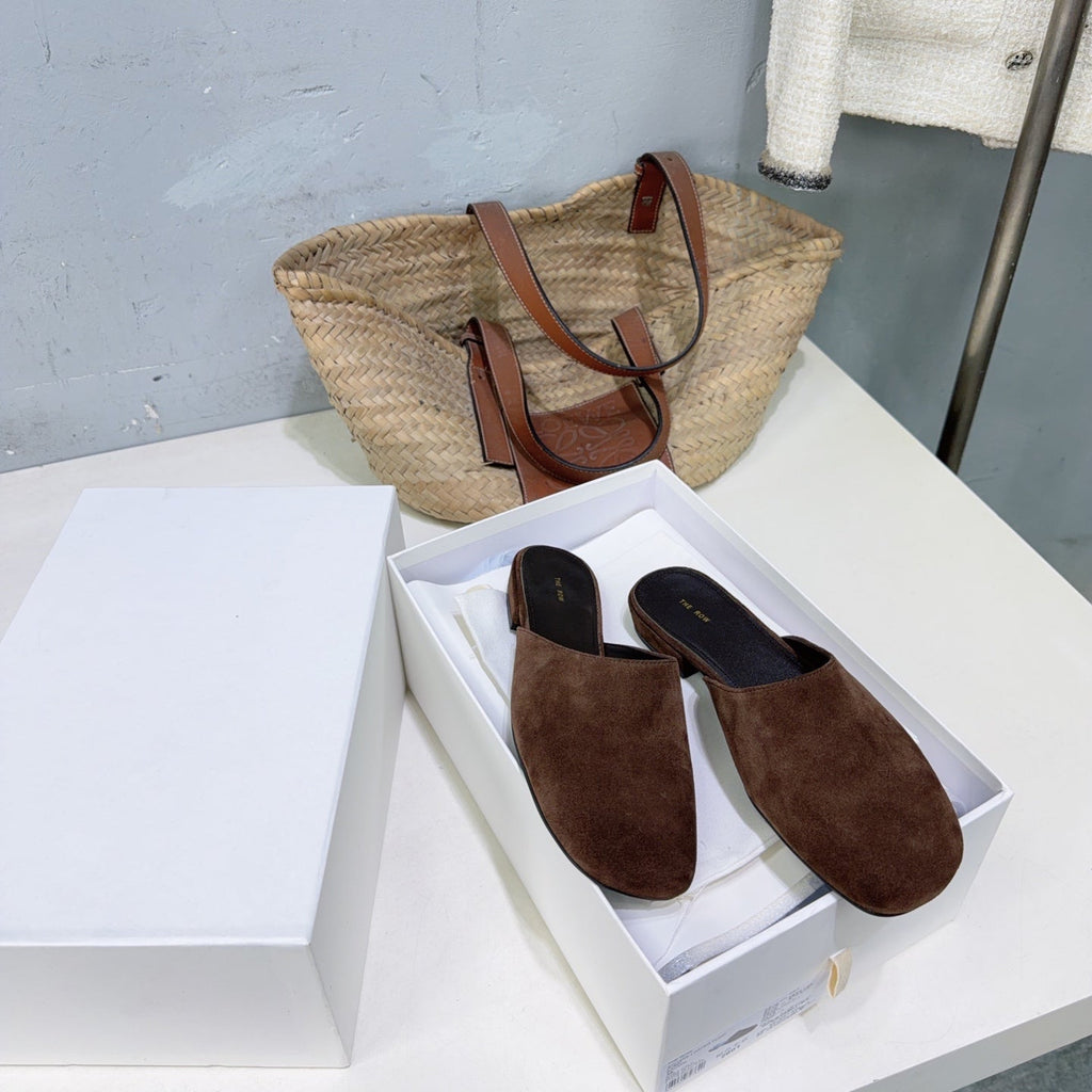 THE ROW 26S ROUND TOE MULES IN CHOCOLATE BROWN SUEDE