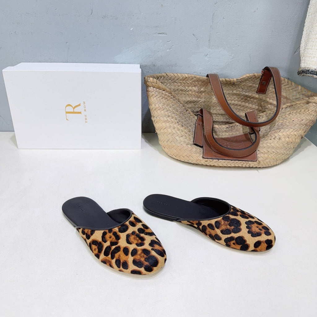 THE ROW 26S ROUND TOE MULE FLATS IN LEOPARD PRINT CALF HAIR CALFSKIN