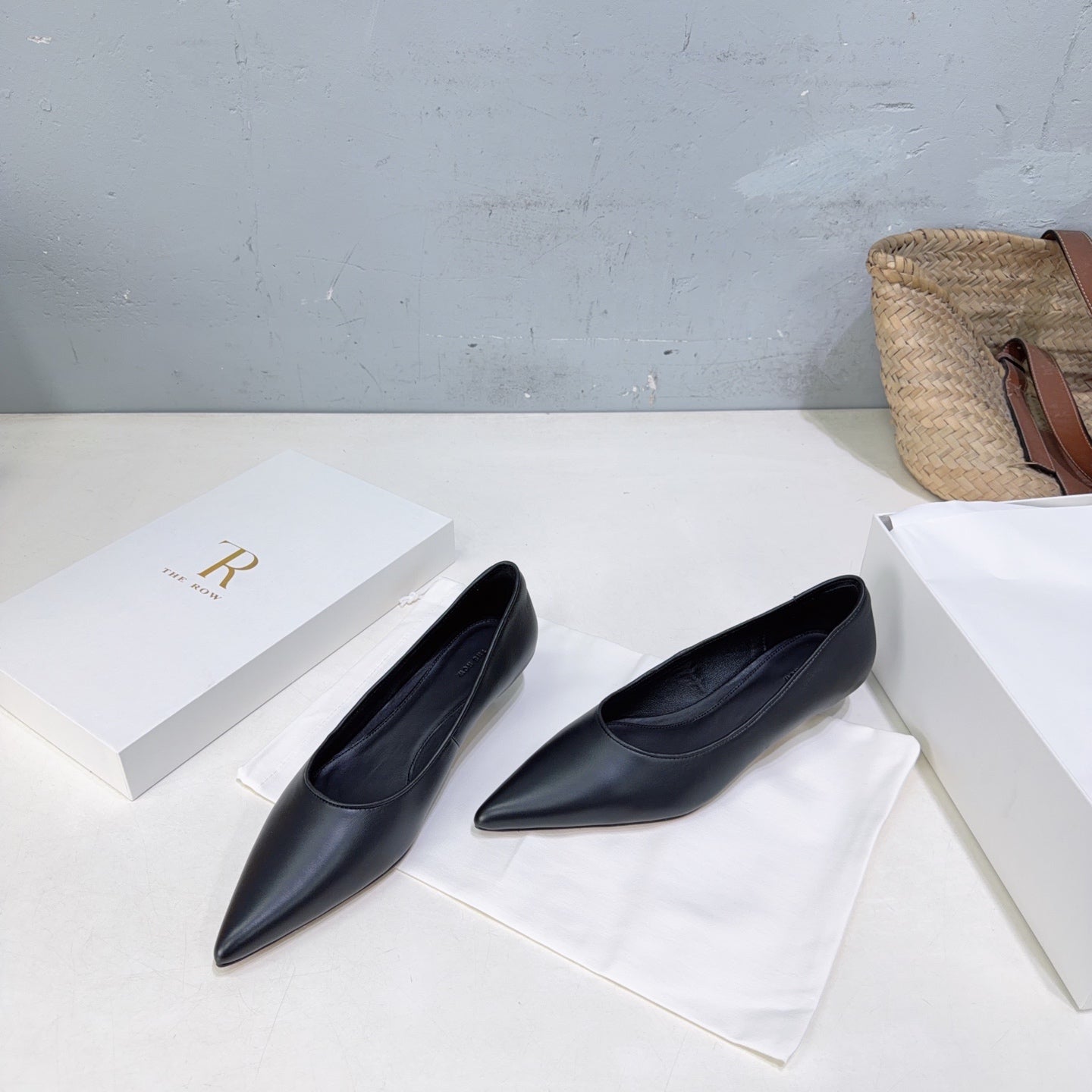 THE ROW 26S POINTED TOE PUMPS 35MM IN BLACK CALFSKIN