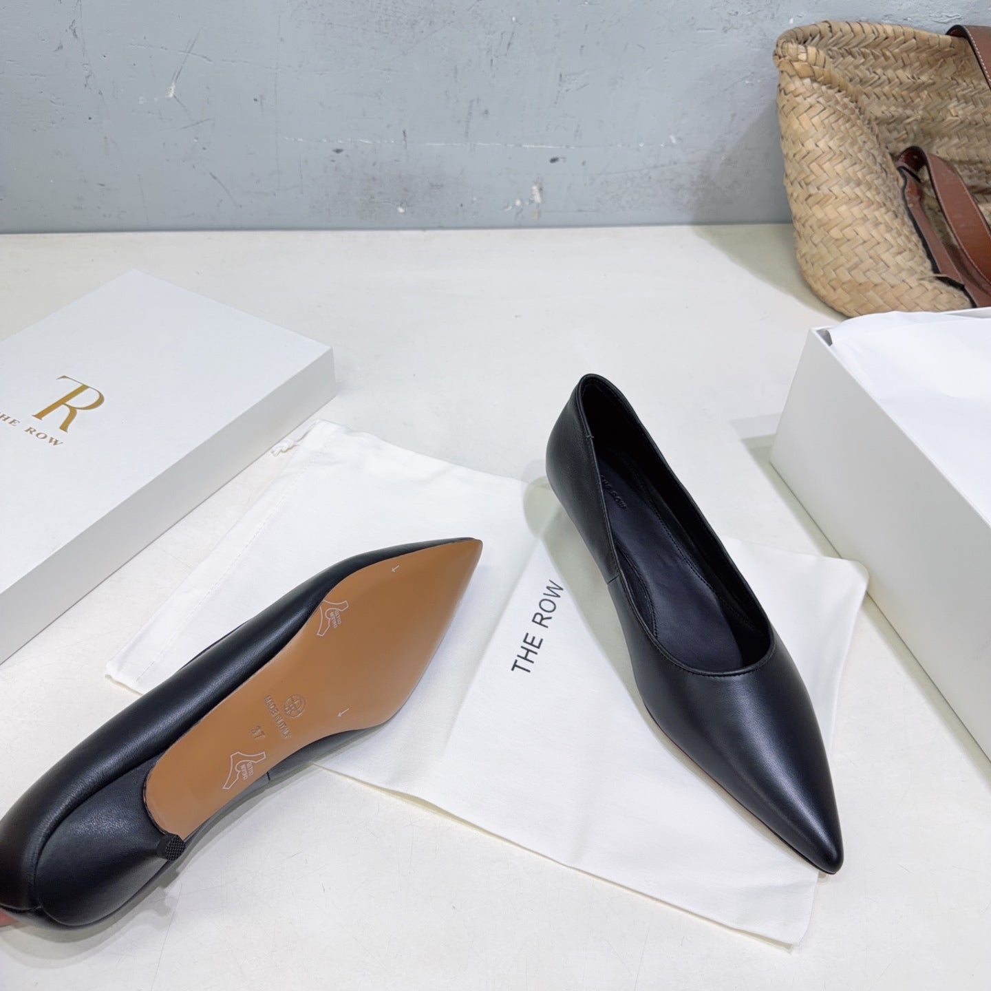 THE ROW 26S POINTED TOE PUMPS 35MM IN BLACK CALFSKIN