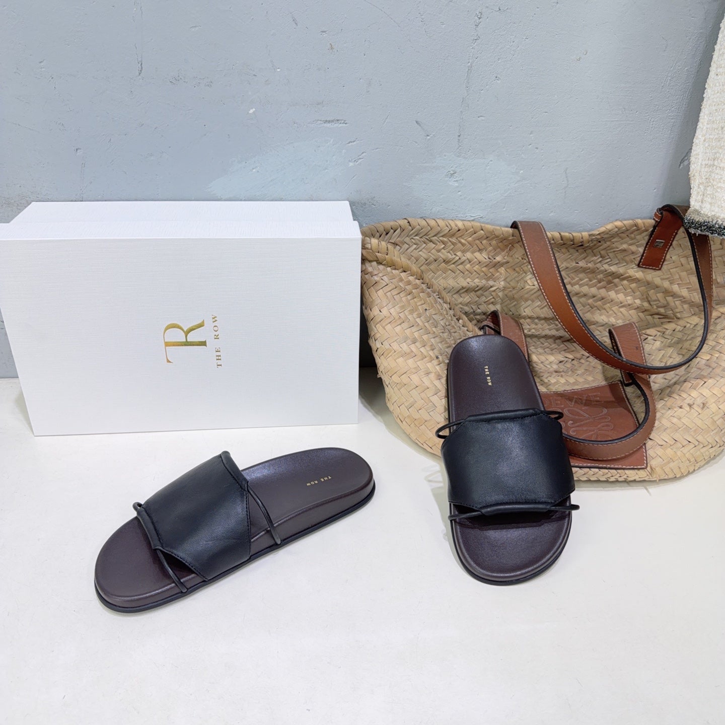 THE ROW 26S STRAP SLIDES IN BLACK CALFSKIN