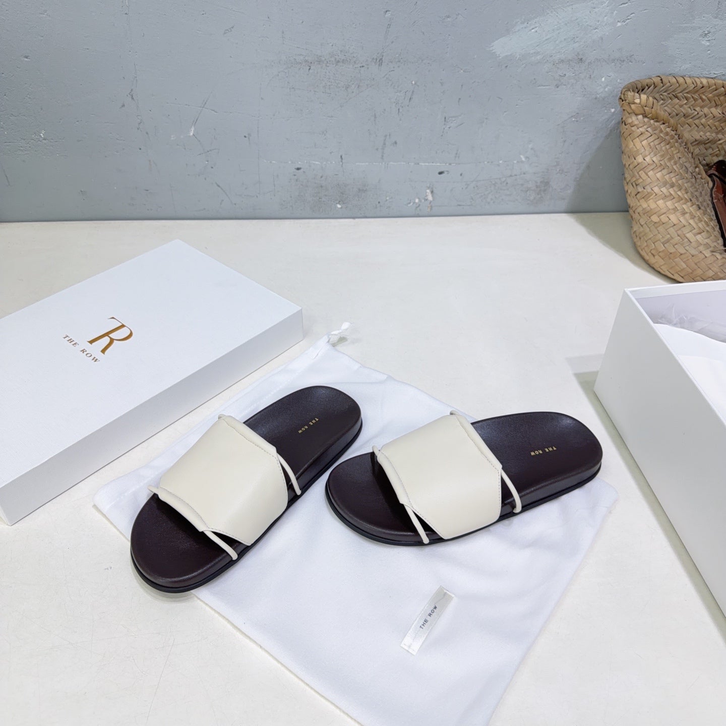 THE ROW 26S STRAP SLIDES IN WHITE CALFSKIN