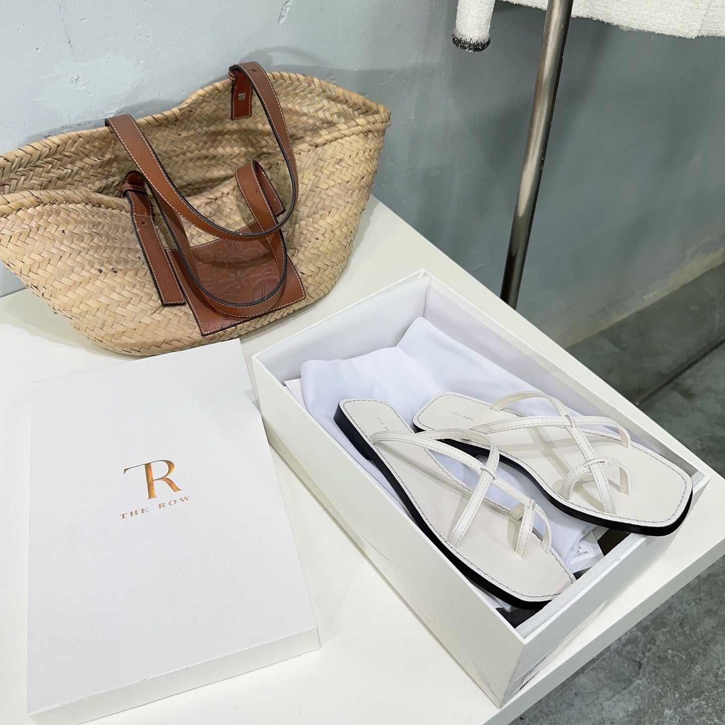 THE ROW 26S FLAT SANDALS IN WHITE CALFSKIN