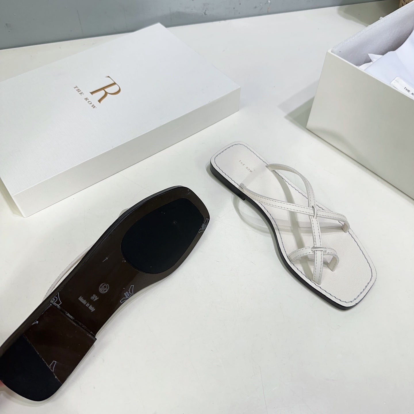 THE ROW 26S FLAT SANDALS IN WHITE CALFSKIN
