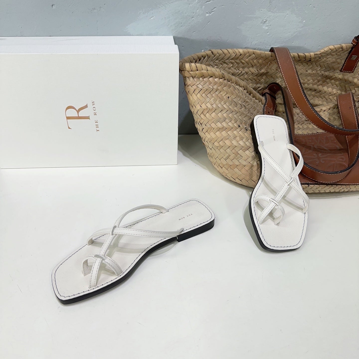 THE ROW 26S FLAT SANDALS IN WHITE CALFSKIN